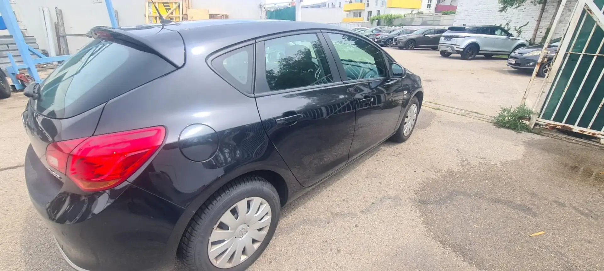 Opel Astra Schwarz - 2