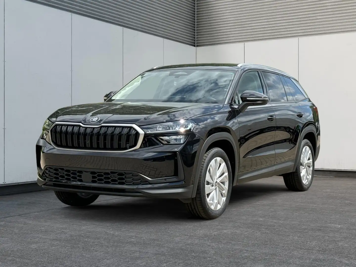 Skoda Kodiaq Selection DSG+AHK+NAVI+El. Heckkl.+19'' ALU+ACC... Schwarz - 1