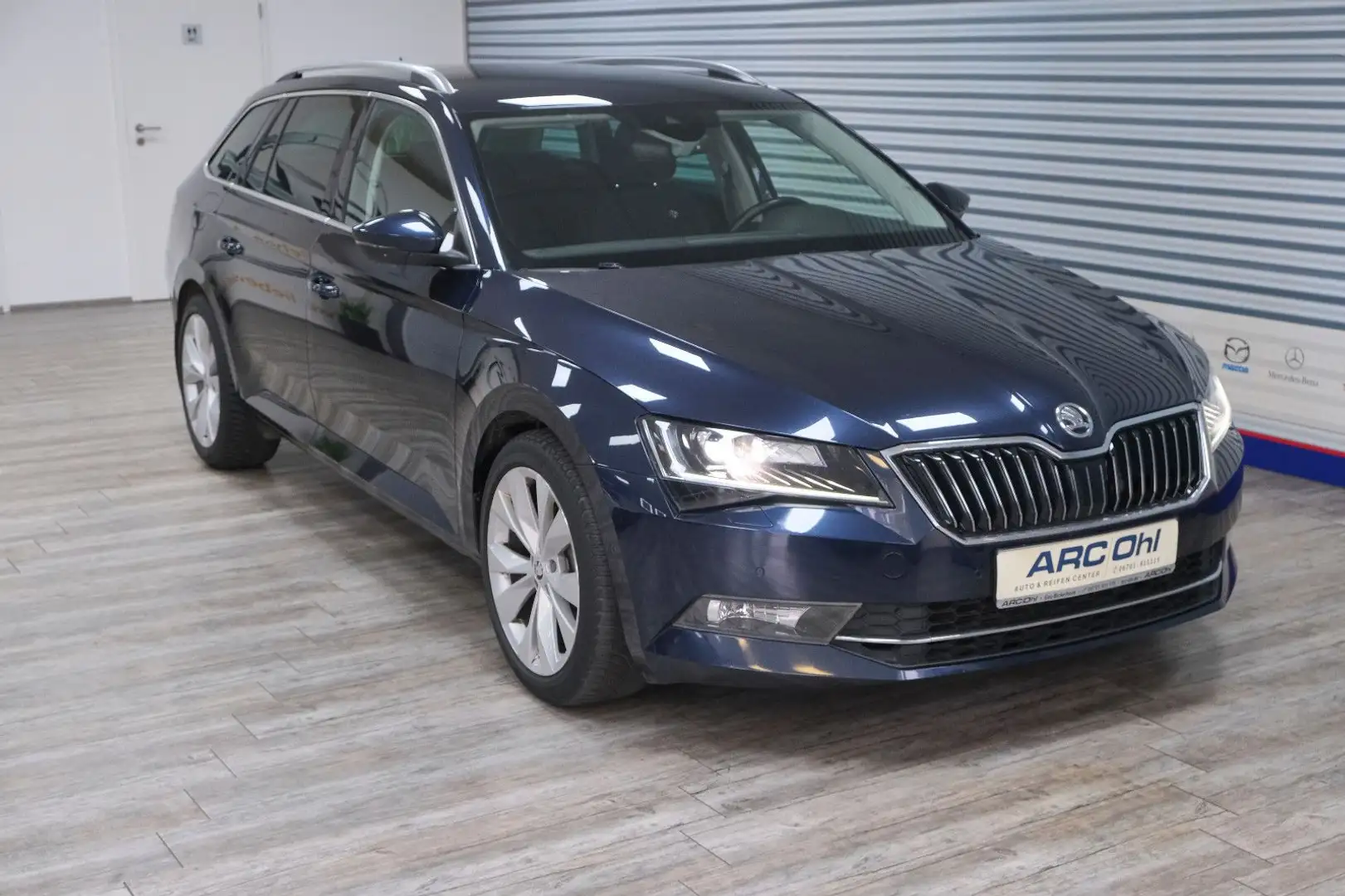 Skoda Superb 2.0 TDI *NAVI/SHZ/RFK/AHK/DSG* Bleu - 2