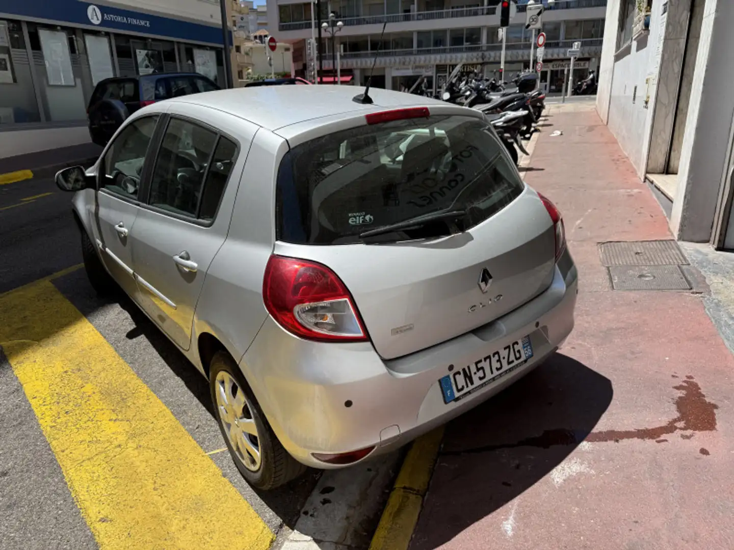 Renault Clio 1.2 16V 75CH TOM TOM LIVE 5P Gris - 2