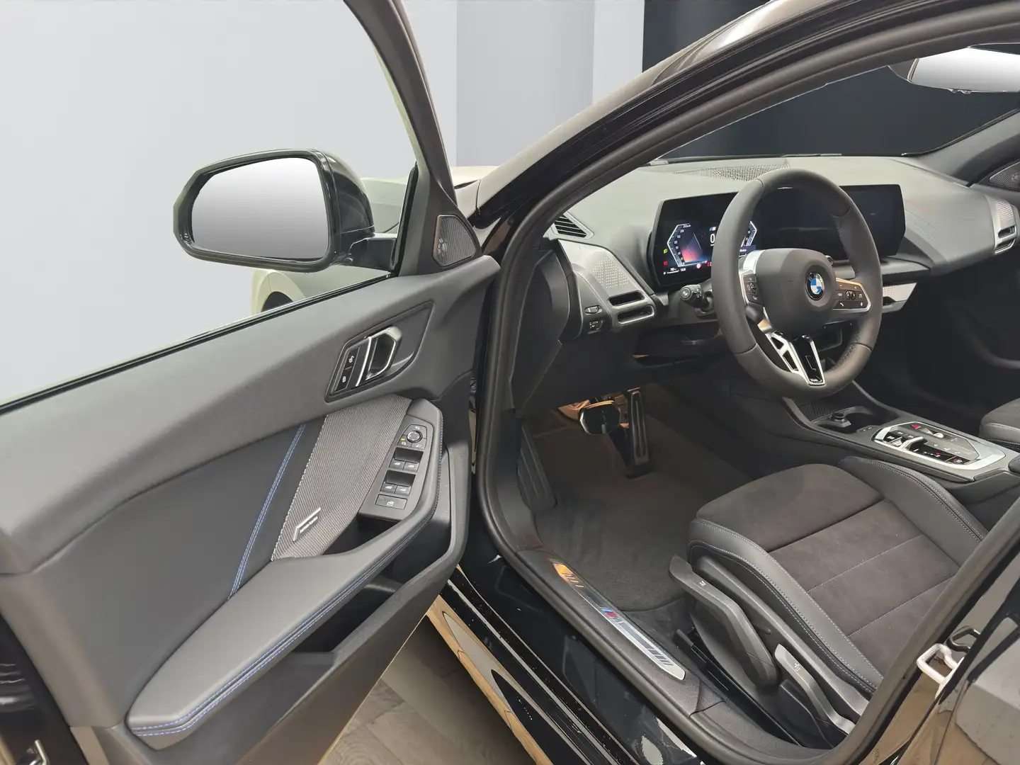 BMW 120 [M Sport Pro, Navi, 19" LMR, RFK, SHZ, LED] Schwarz - 2