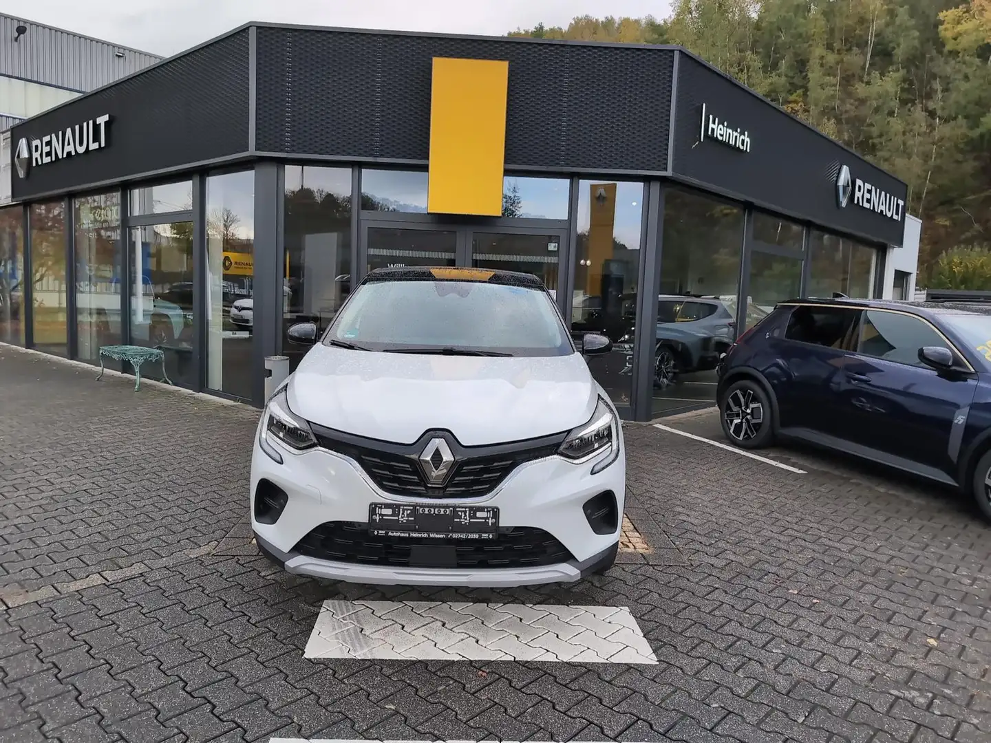 Renault Captur 1.3 TCE 140 ZEN KLIMA PDC Navi Schwarz - 1