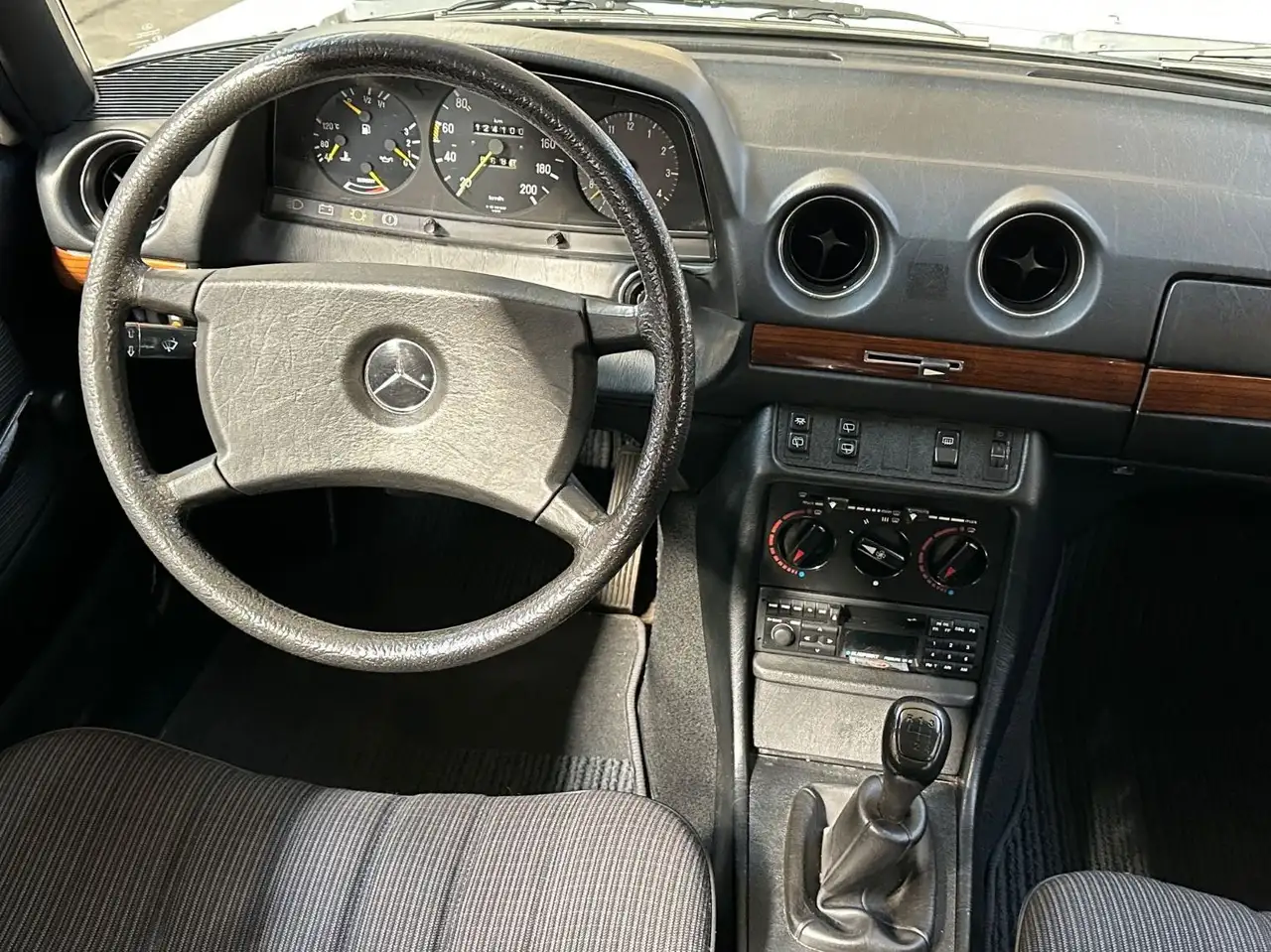 Mercedes-Benz 200 T S123 W Erstlack Ungeschweißt BRD Scheckheft, foto 12