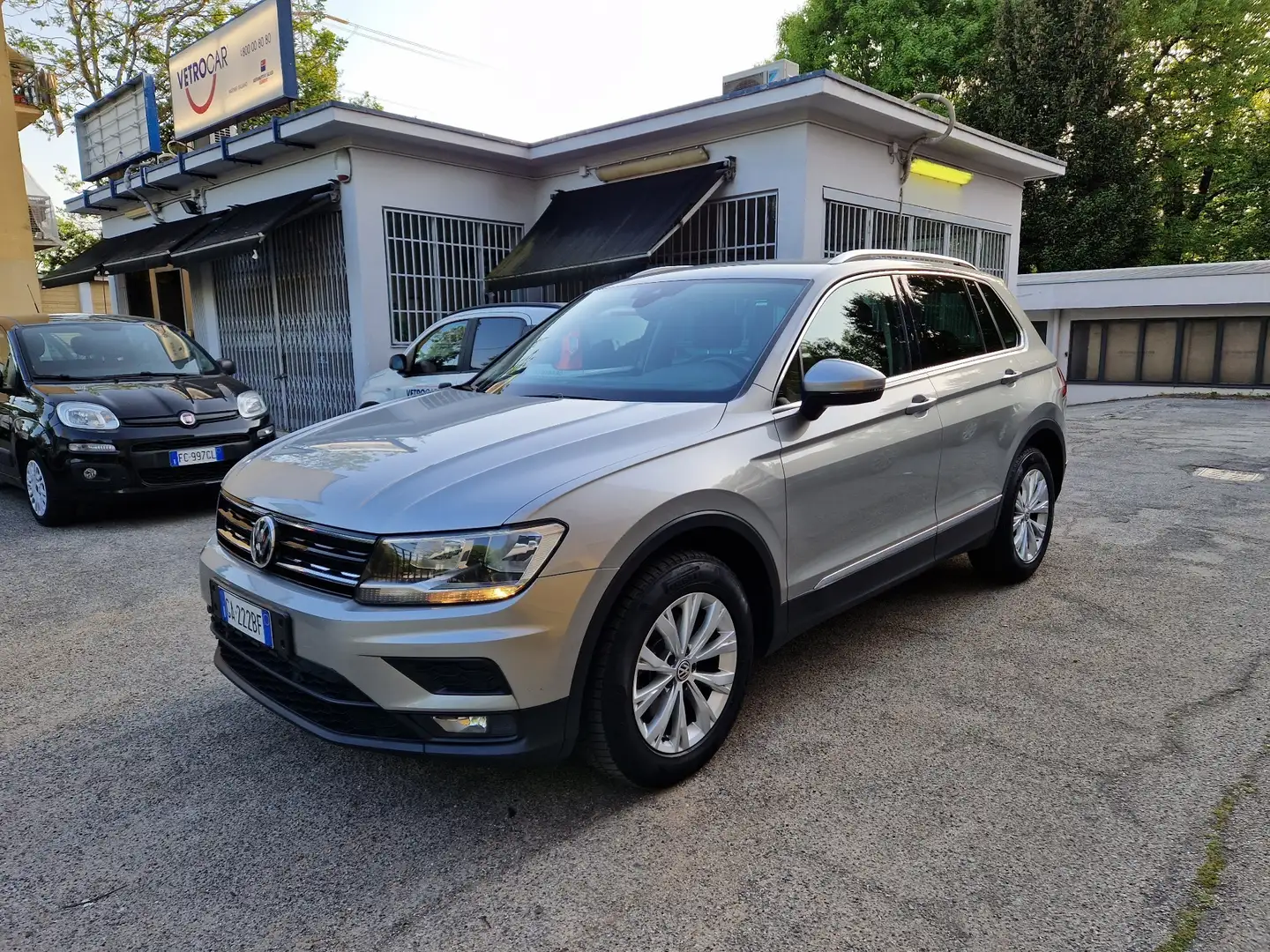 Volkswagen Tiguan 2.0 tdi Business 4motion 150cv dsg Gris - 1