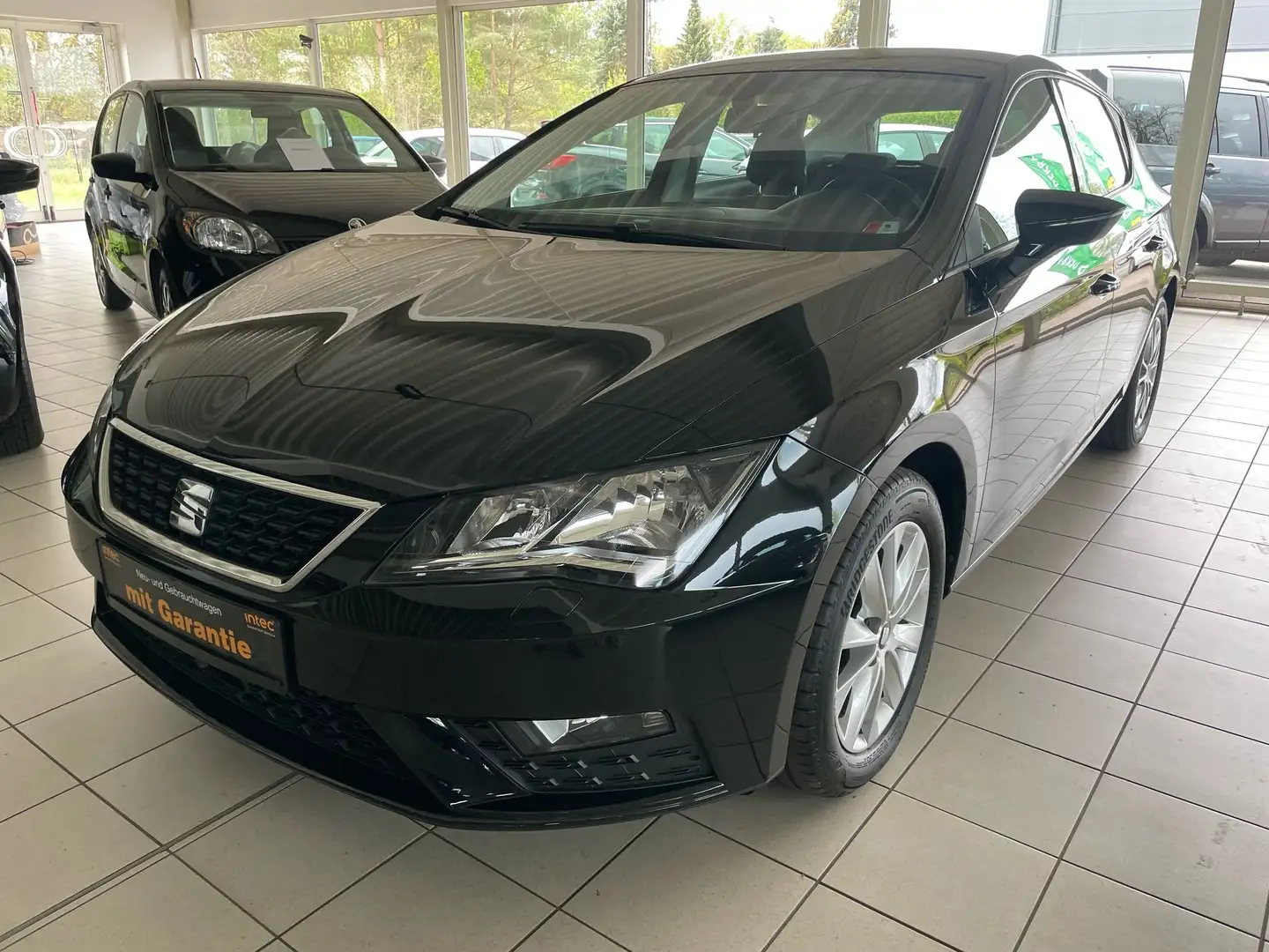 SEAT Leon Style-NAVI-SHZ-DAB-Spurhalte-Assistent Schwarz - 1