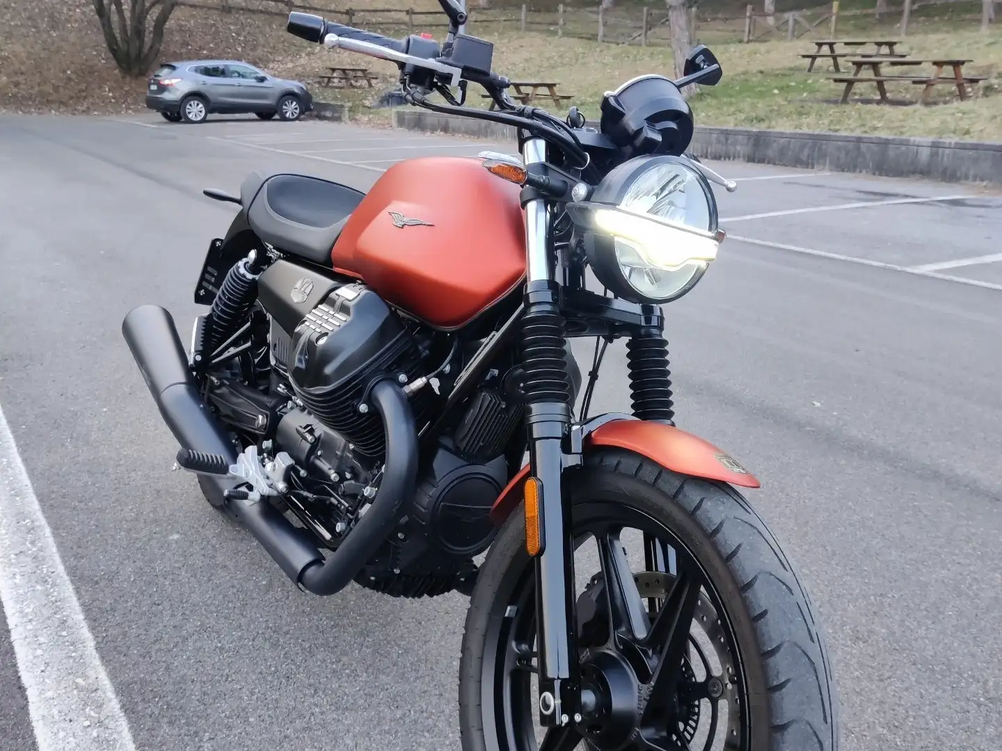 Moto Guzzi V 7 stone Arancione - 2