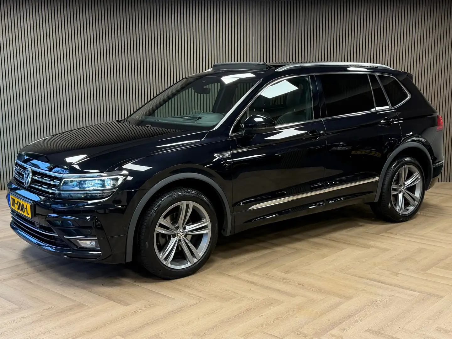 Volkswagen Tiguan Allspace 1.4 TSI Highline150PK DSG BNS R-LINE PANO NAVI CAM Schwarz - 1