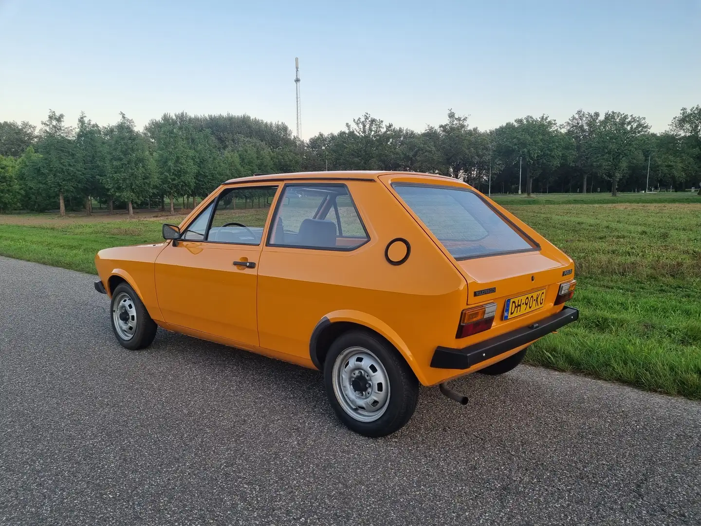 Volkswagen Polo 0.9 L Oranje - 2