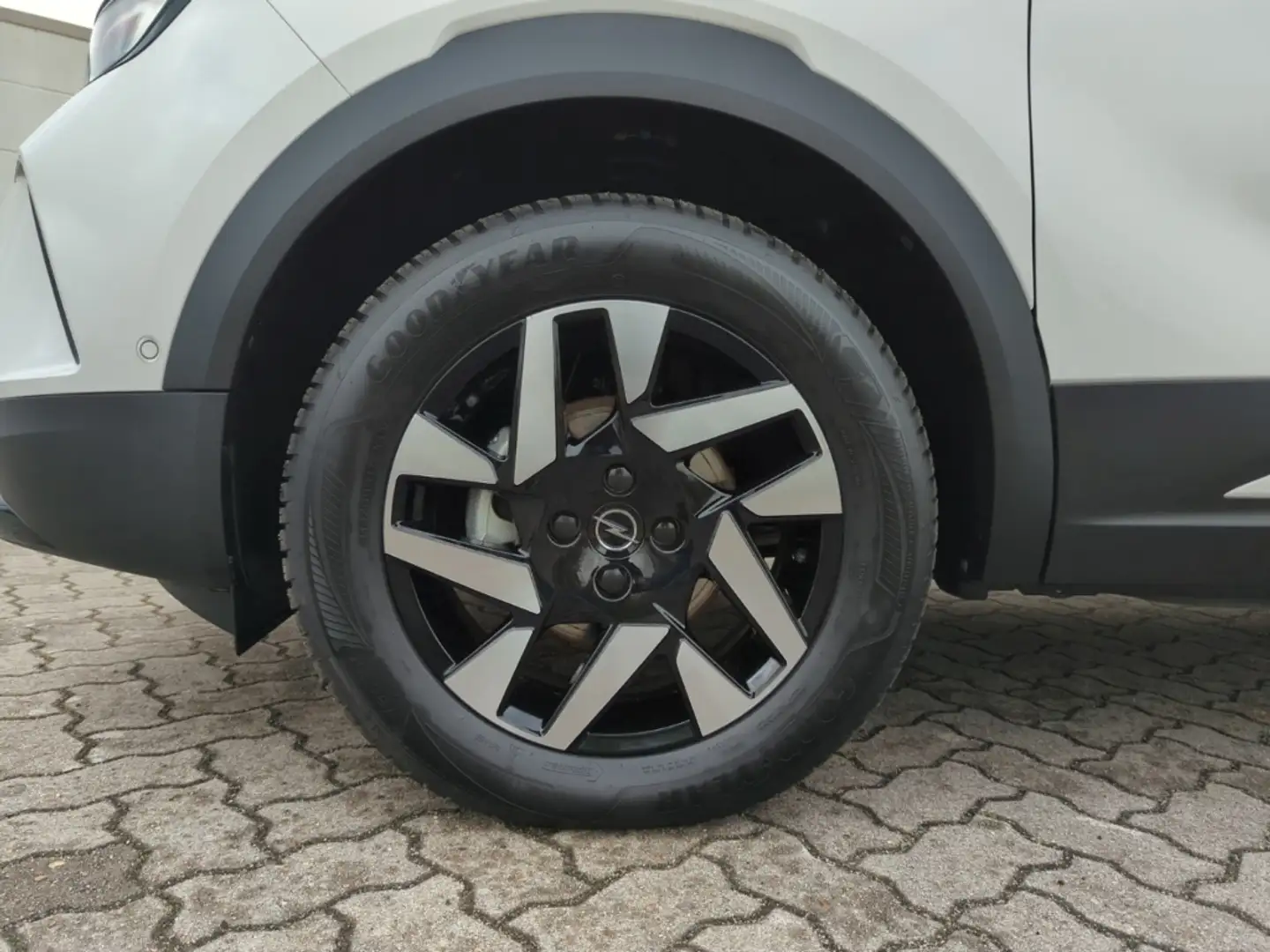 Opel Mokka GS Line 1.2 Turbo +Alcantara+Massage+Navi+Matrix+ Blanc - 2