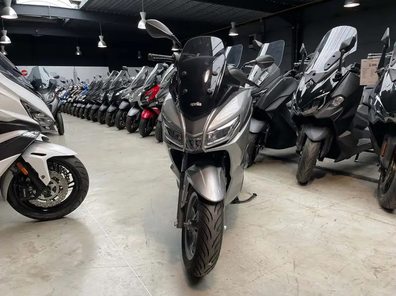 Aprilia SXR 50 - foto 2