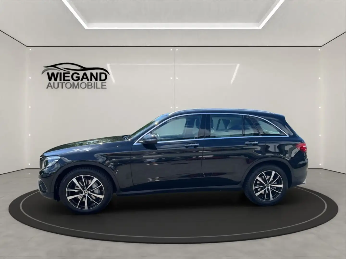 Mercedes-Benz GLC 220 d 4Matic 9G-TRONIC+LED+EXCLUSIVE+PARK P. Schwarz - 2