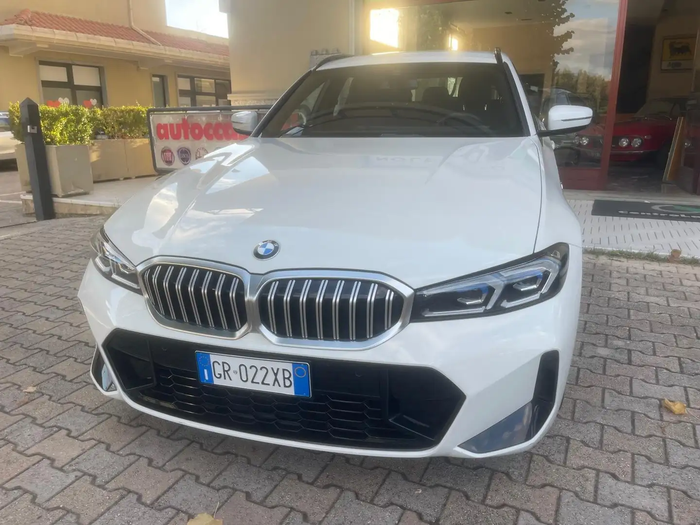 BMW 330 330d Touring mhev 48V xdrive MSport auto Bianco - 2