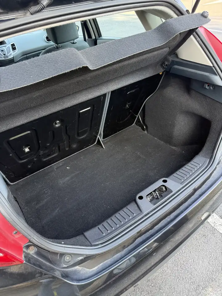 Ford Fiesta 5 portes — photo 9