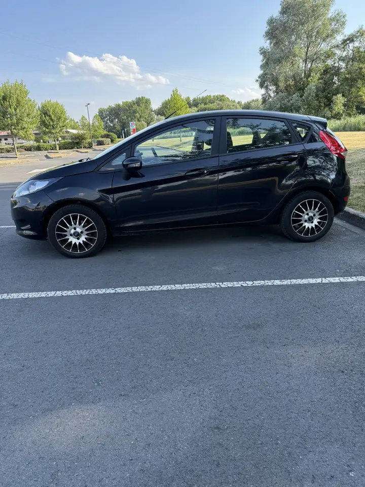 Ford Fiesta 5 portes — photo 2