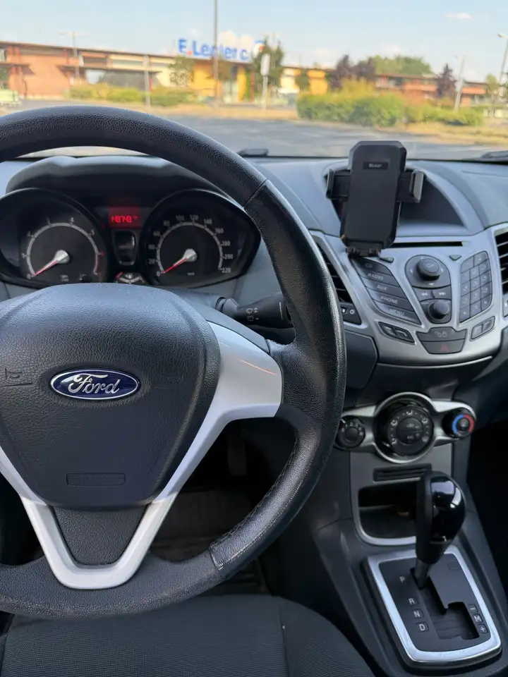 Ford Fiesta 5 portes — photo 6