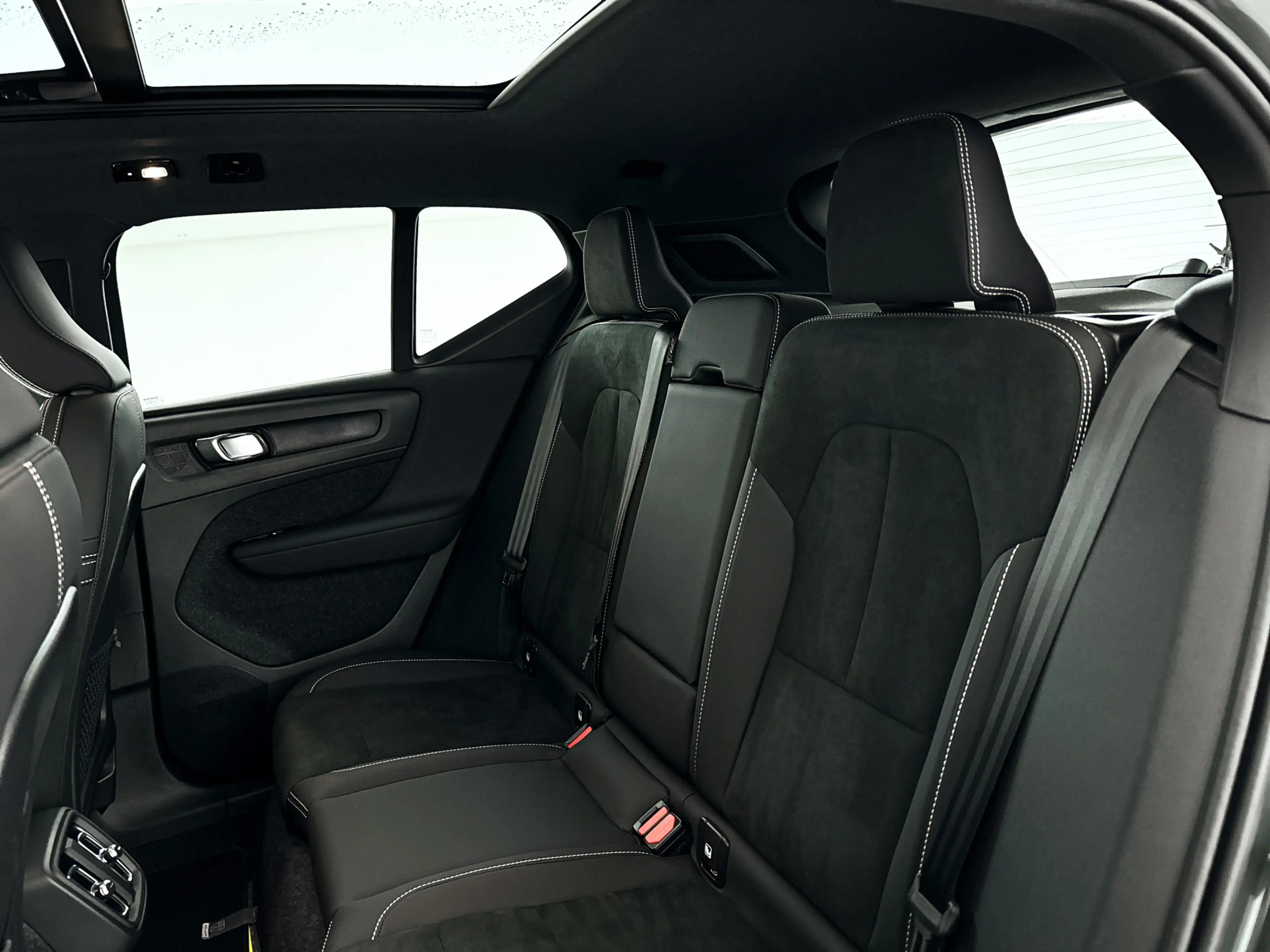 Volvo XC40 B4 Plus Dark | Panoramadak | 360° camera | Harman — photo 13