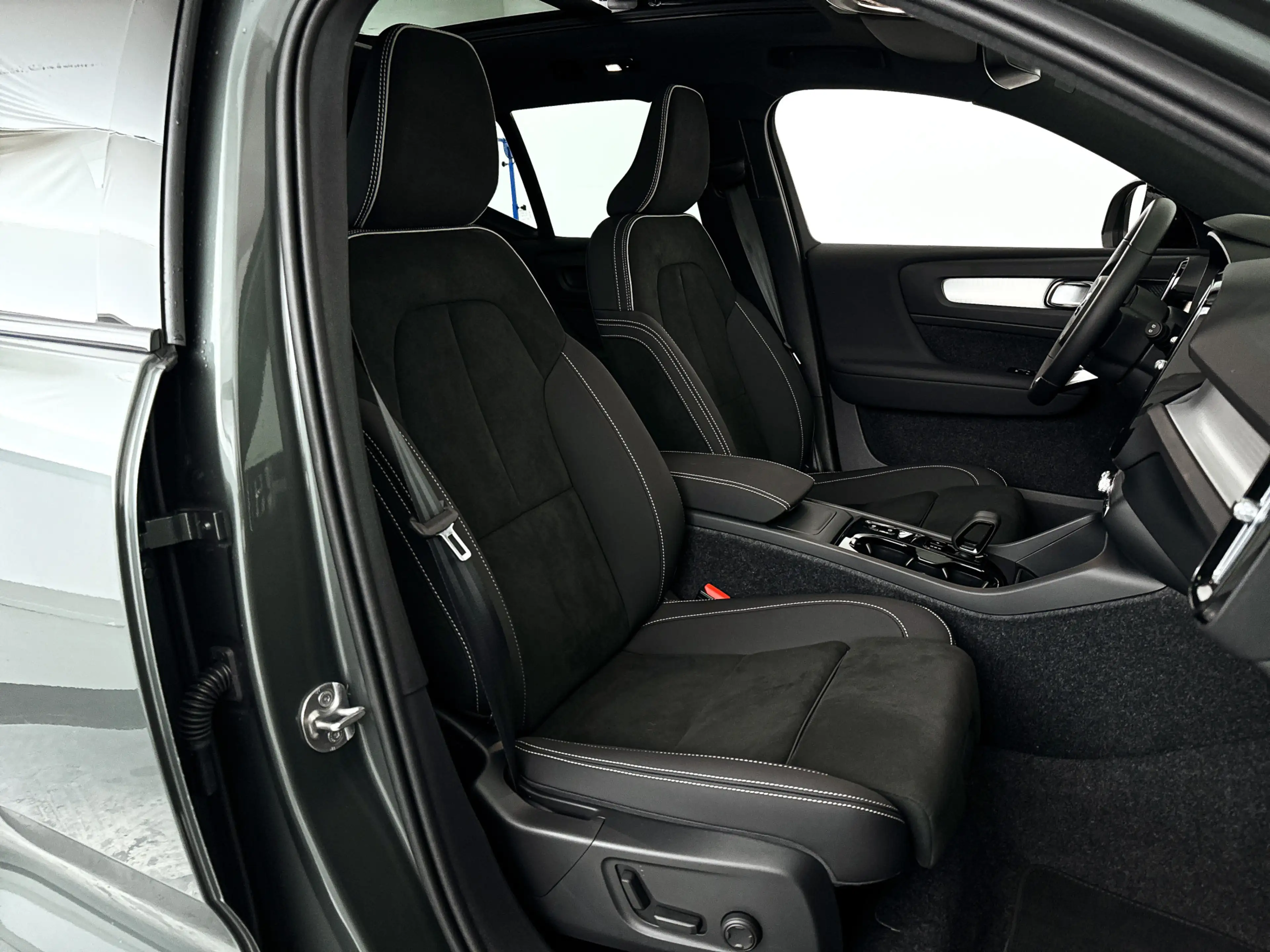 Volvo XC40 B4 Plus Dark | Panoramadak | 360° camera | Harman — photo 32