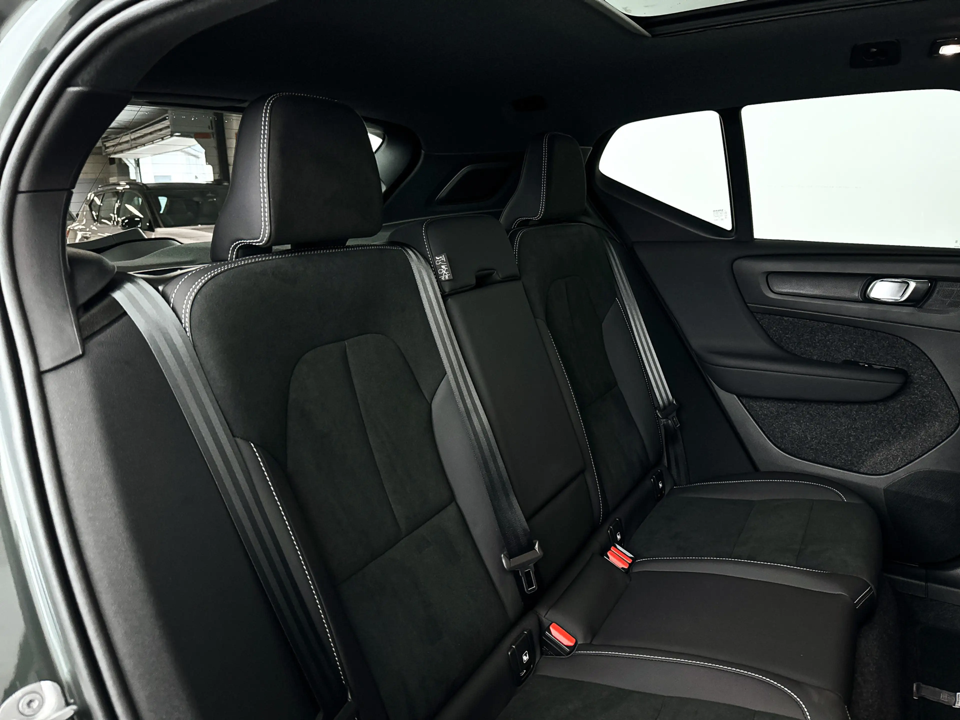 Volvo XC40 B4 Plus Dark | Panoramadak | 360° camera | Harman — photo 36