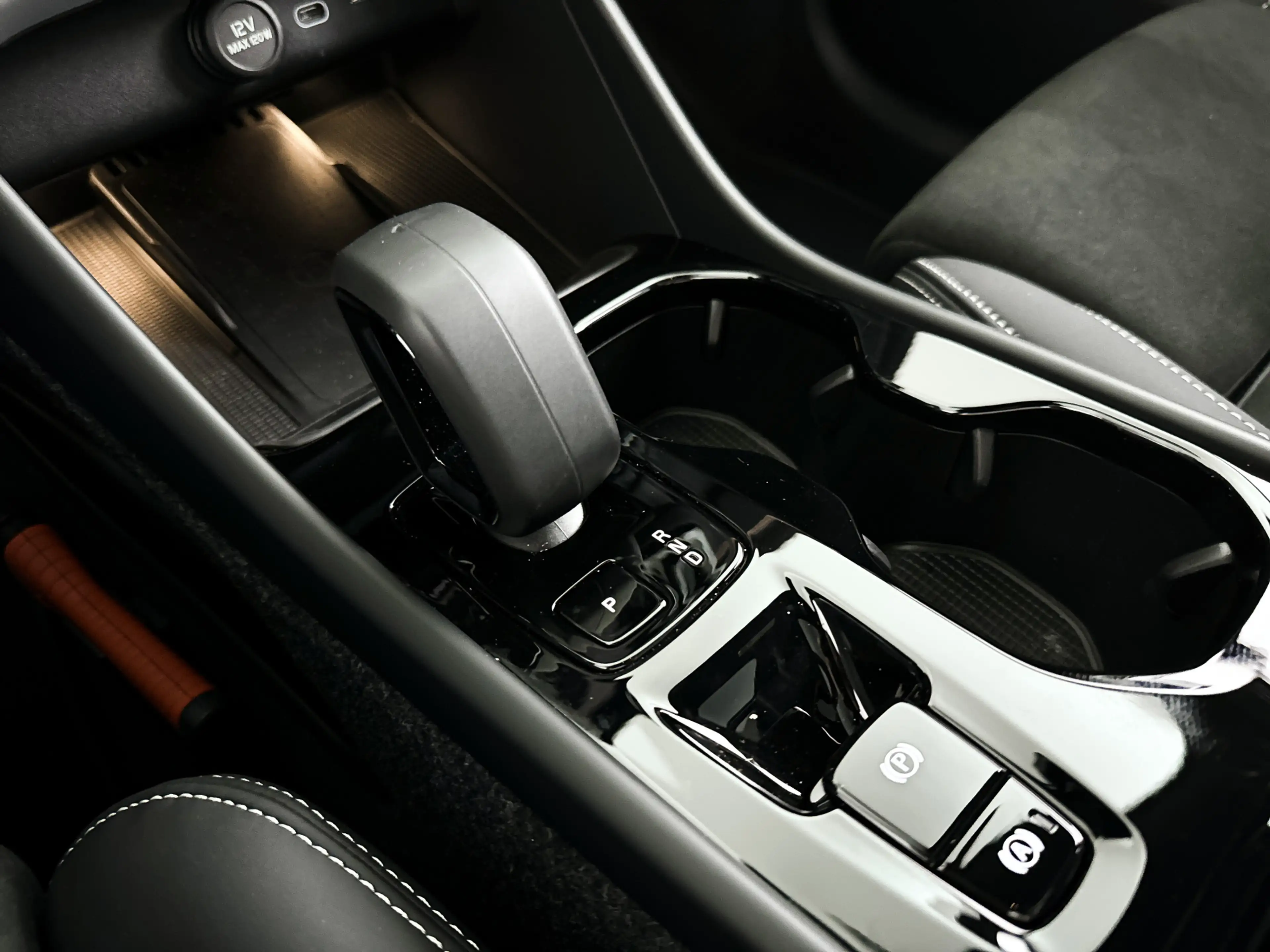 Volvo XC40 B4 Plus Dark | Panoramadak | 360° camera | Harman — photo 22