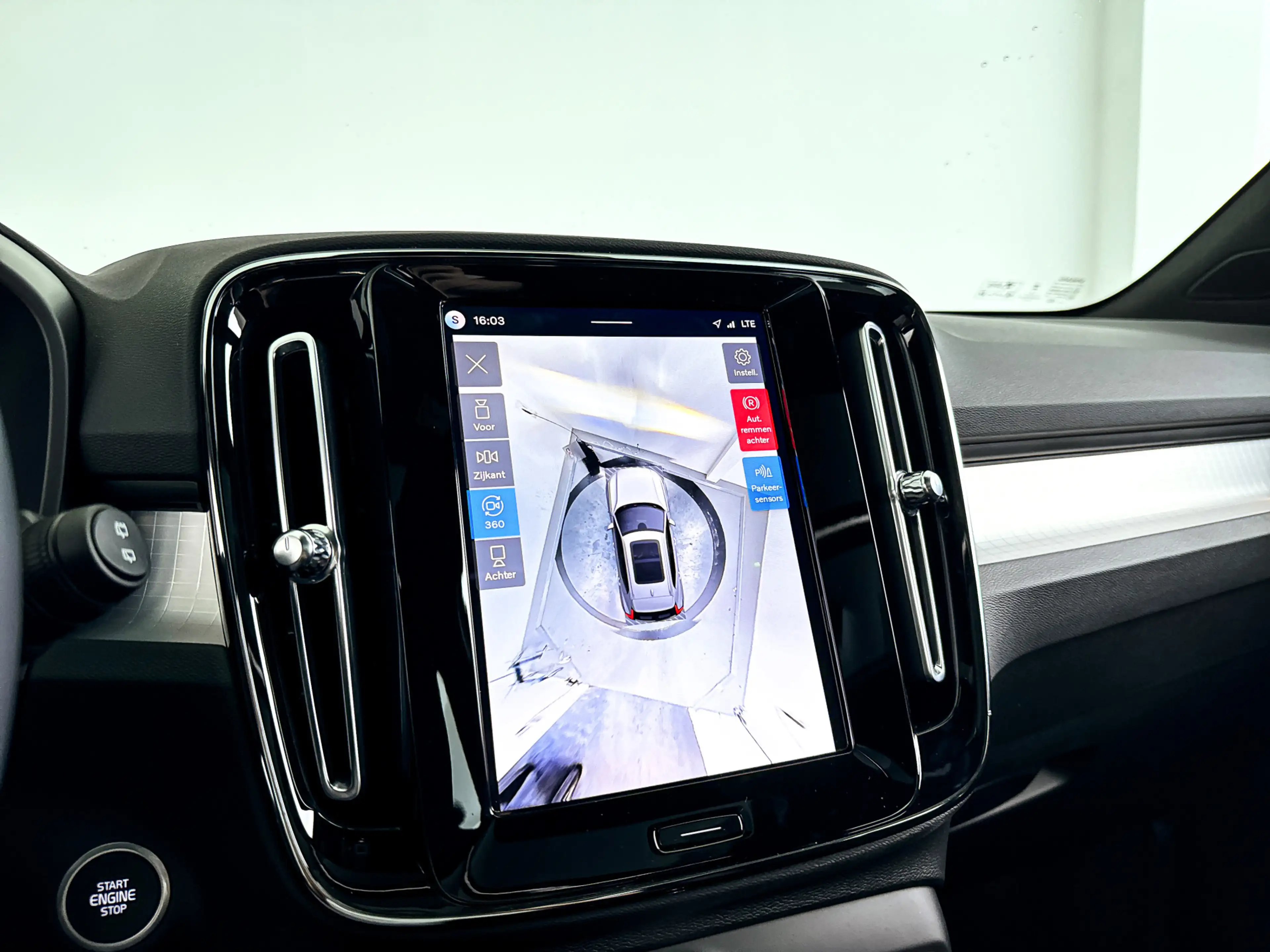 Volvo XC40 B4 Plus Dark | Panoramadak | 360° camera | Harman — photo 25