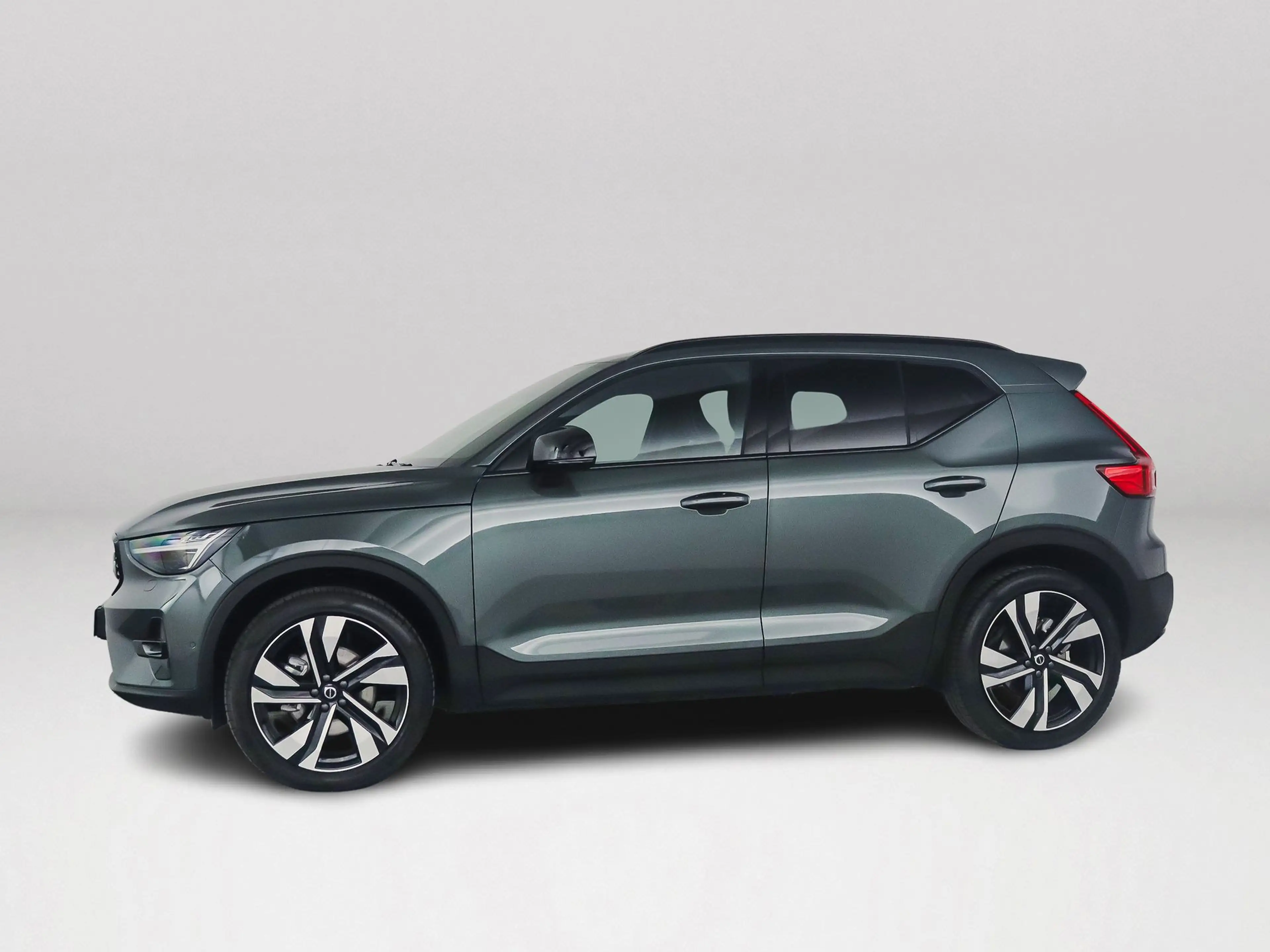 Volvo XC40 B4 Plus Dark | Panoramadak | 360° camera | Harman — photo 4