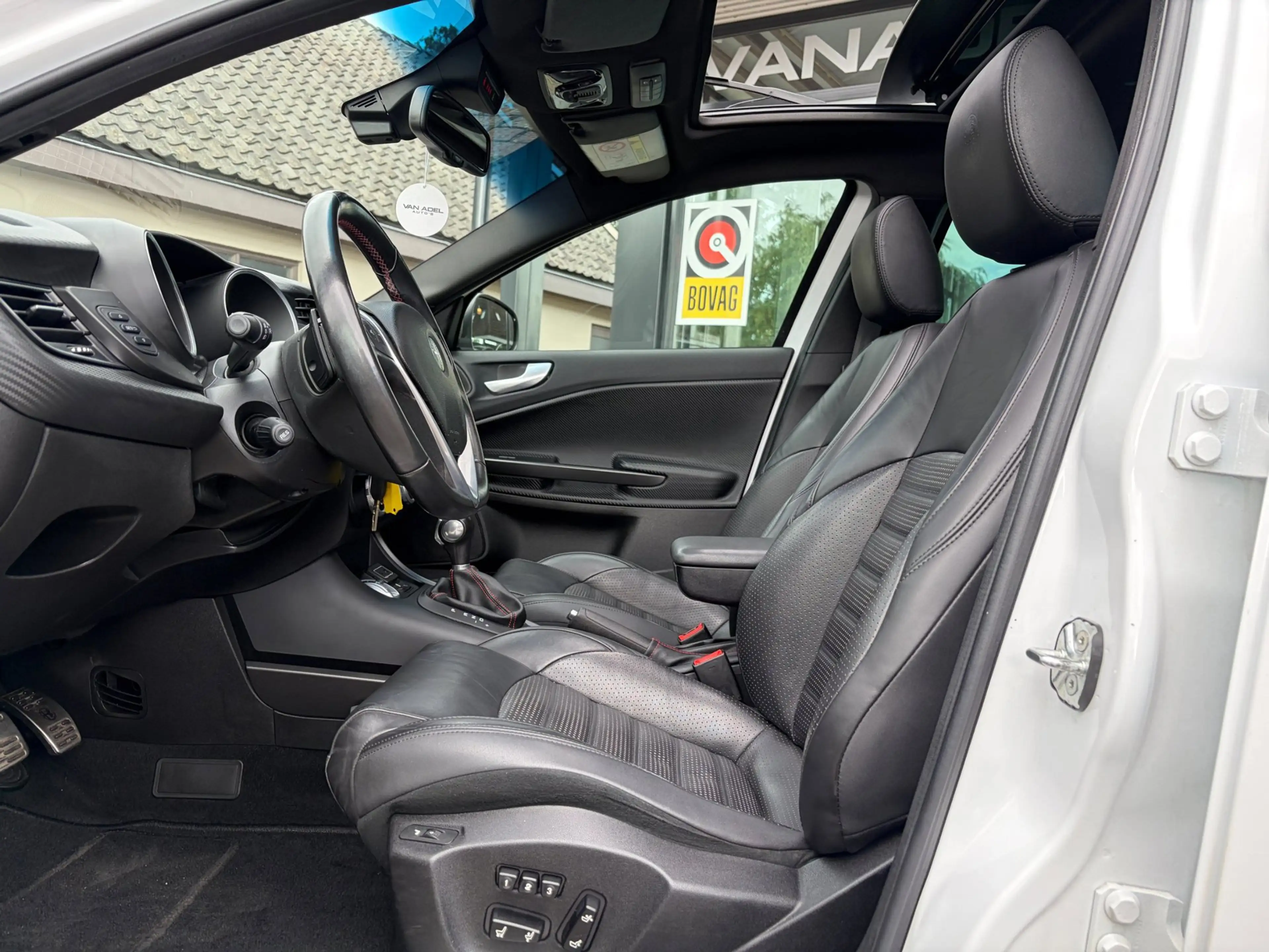 Alfa Romeo Giulietta 1.4 Turbo MultiAir Super Aut. Panorama Leer Xenon — photo 15