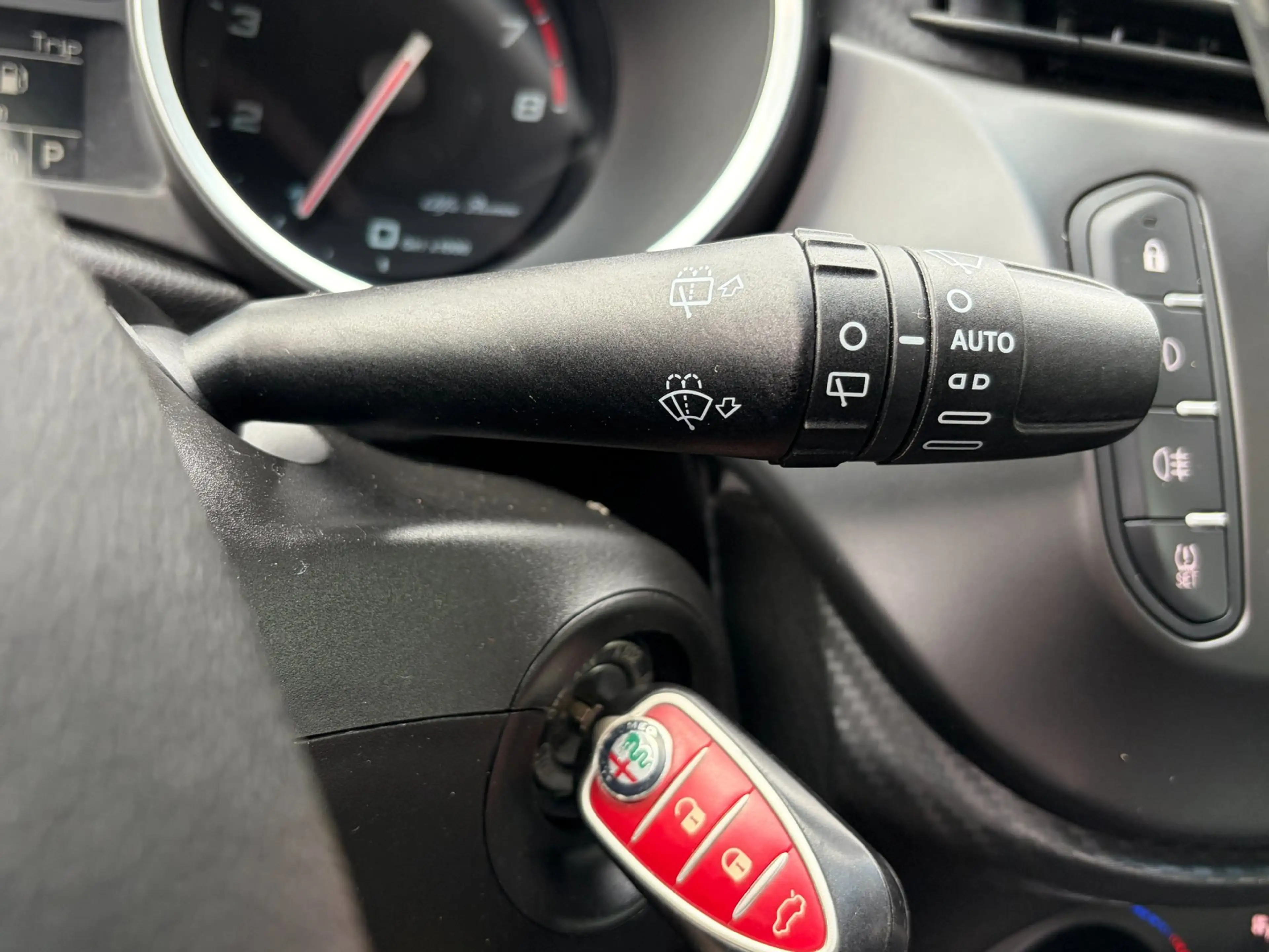 Alfa Romeo Giulietta 1.4 Turbo MultiAir Super Aut. Panorama Leer Xenon — photo 21