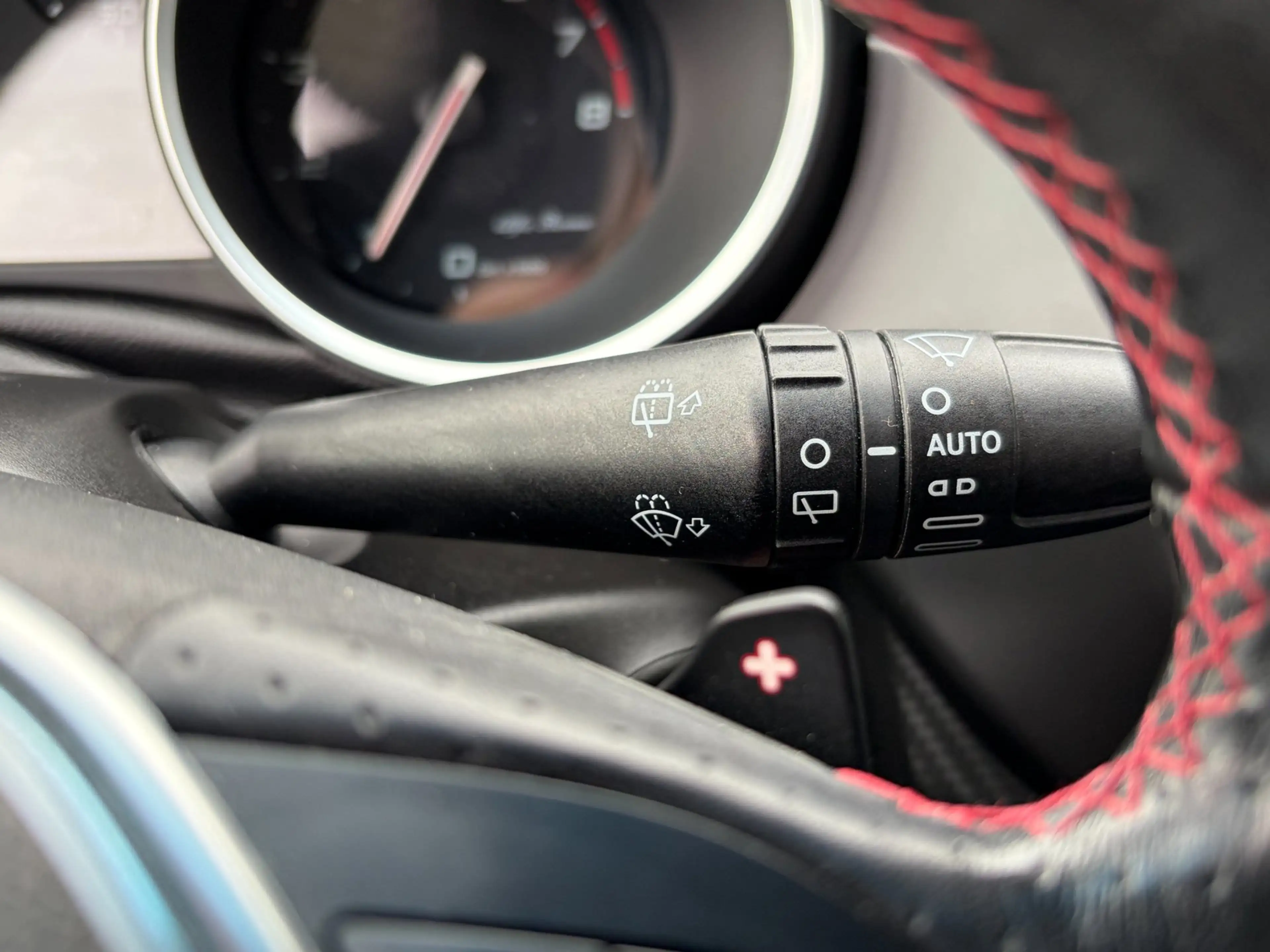 Alfa Romeo Giulietta 1.4 Turbo MultiAir Super Aut. Panorama Leer Xenon — photo 23