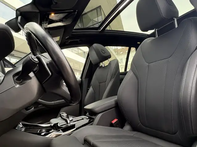 BMW X3 view 9