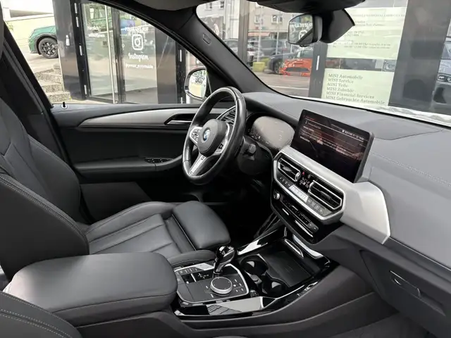 BMW X3 view 11