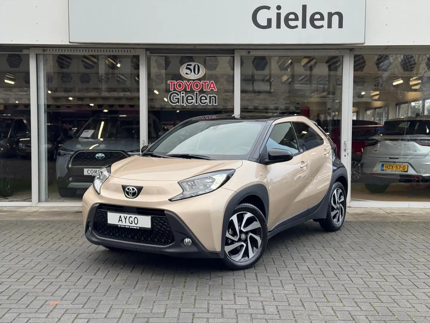 Toyota Aygo X 1.0 VVT-i MT Pulse Bi-tone | Ginger beige, 17 inch Beige - 1