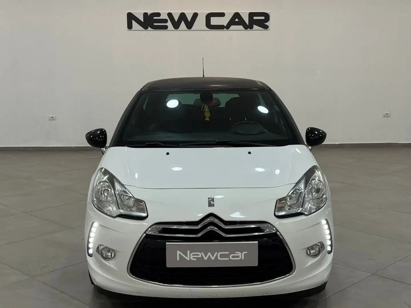 DS Automobiles DS 3 DS 3 1.4 HDi 70 Just Black Weiß - 2