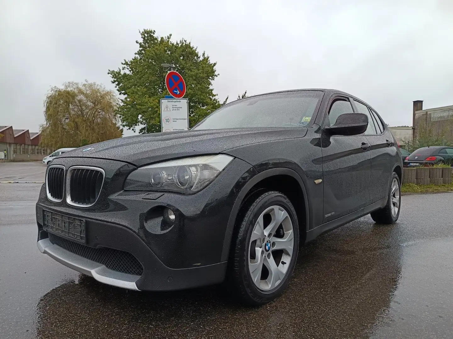 BMW X1 Baureihe X1 18 i sDrive Schwarz - 1