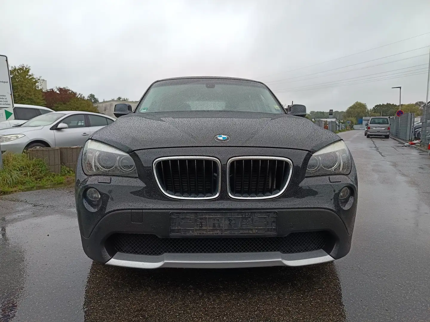 BMW X1 Baureihe X1 18 i sDrive Schwarz - 2