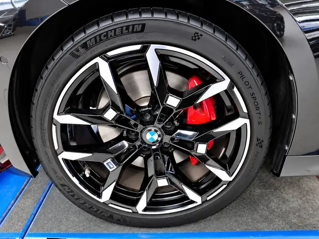 BMW 3 Series view 3