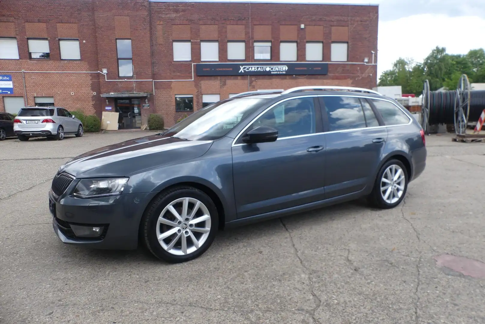 Skoda Octavia 2.0 Style*ACC*Tempo*Navi*Leder*Xenon*AHK Grau - 1
