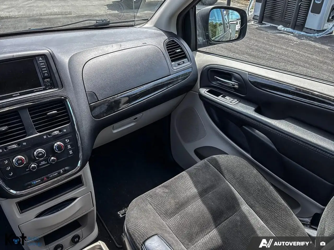 Dodge Grand Caravan photo Dodge Grand Caravan