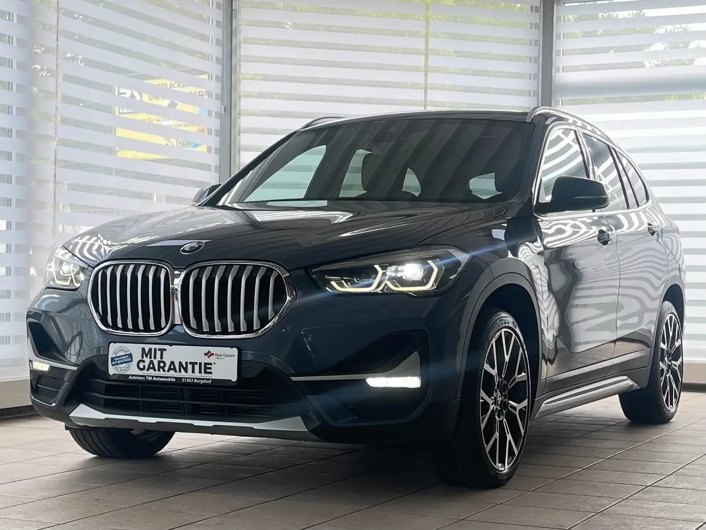 BMW X1 xDrive 18d Aut.xLine AHK LEDER Sports.Memory Grijs - 1