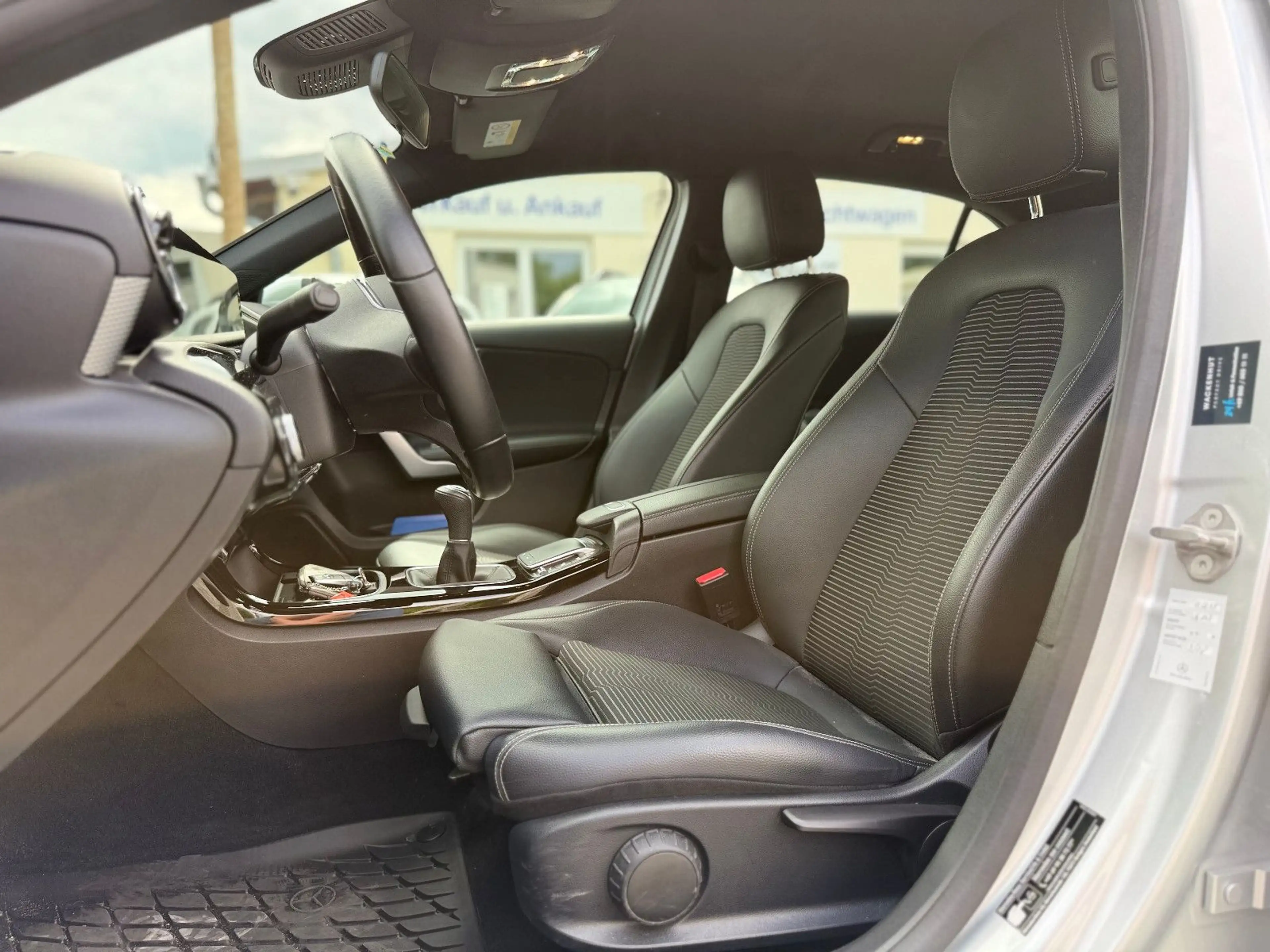 Mercedes-Benz A 180 KLIMA NAVI SHZ CARPLAY KEYLESS — photo 11