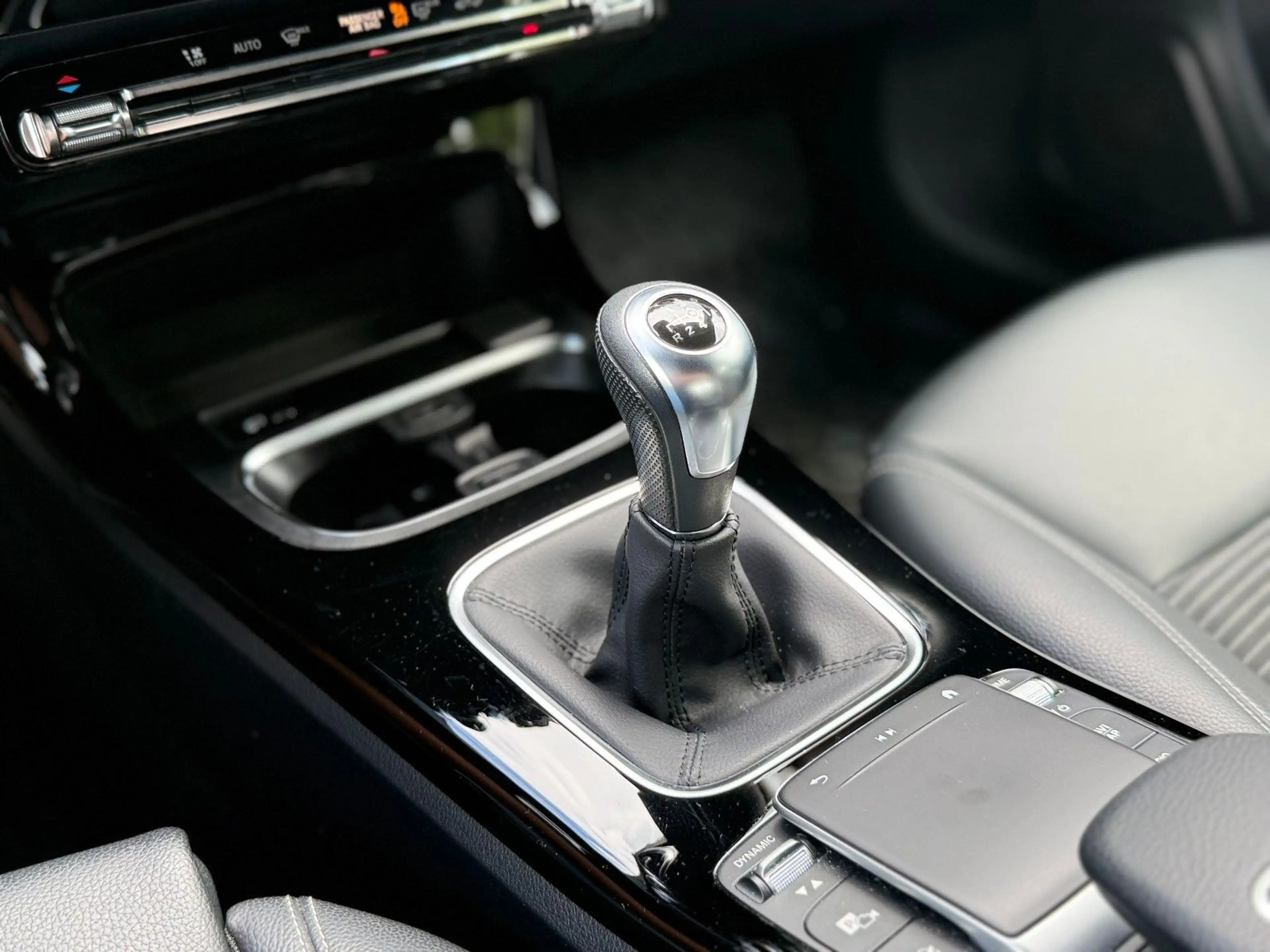 Mercedes-Benz A 180 KLIMA NAVI SHZ CARPLAY KEYLESS — photo 8