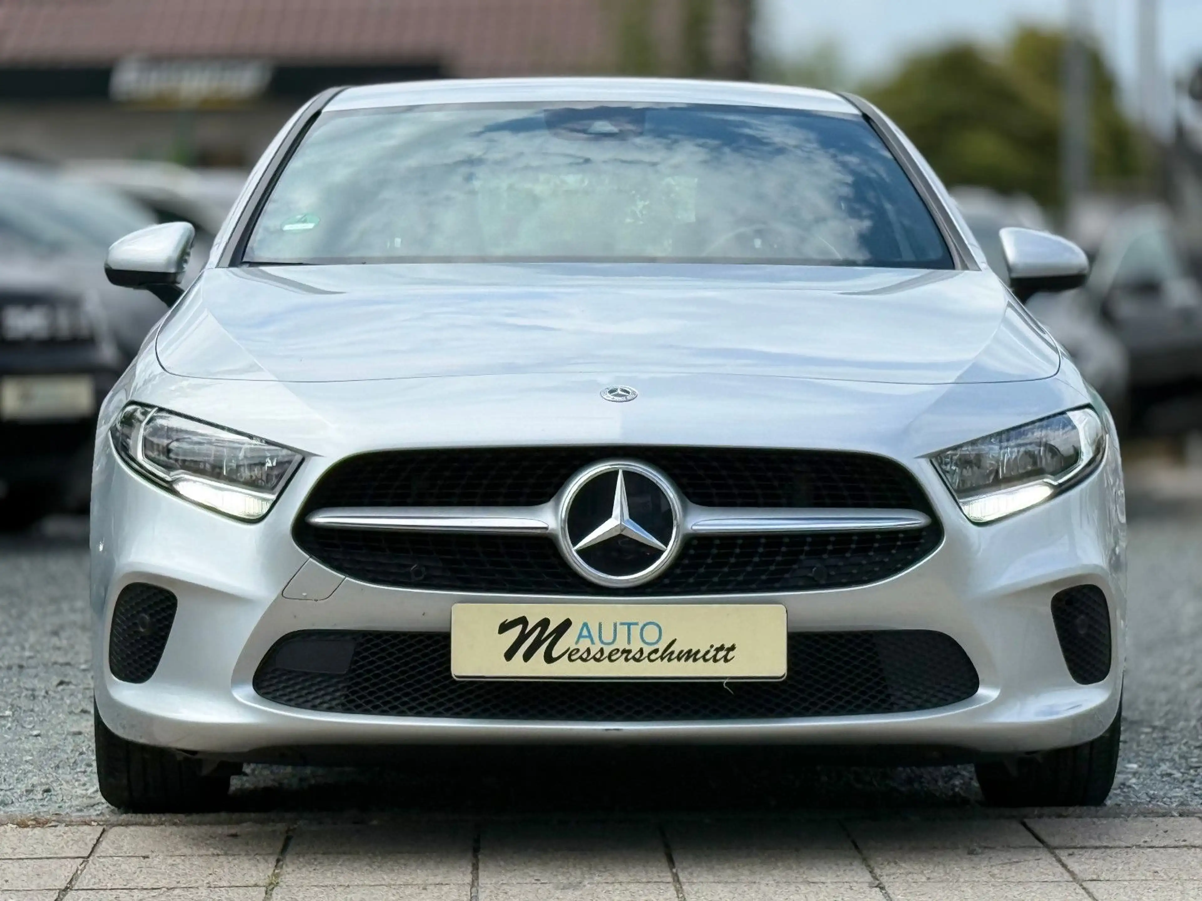 Mercedes-Benz A 180 KLIMA NAVI SHZ CARPLAY KEYLESS — photo 3