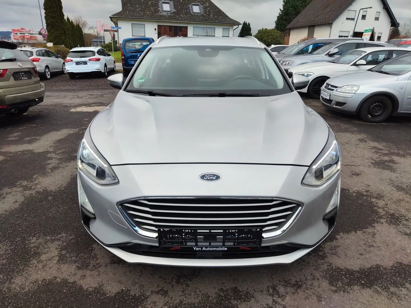 Ford Focus Turnier Automatik Navi AHK Tempomat Silber - 2