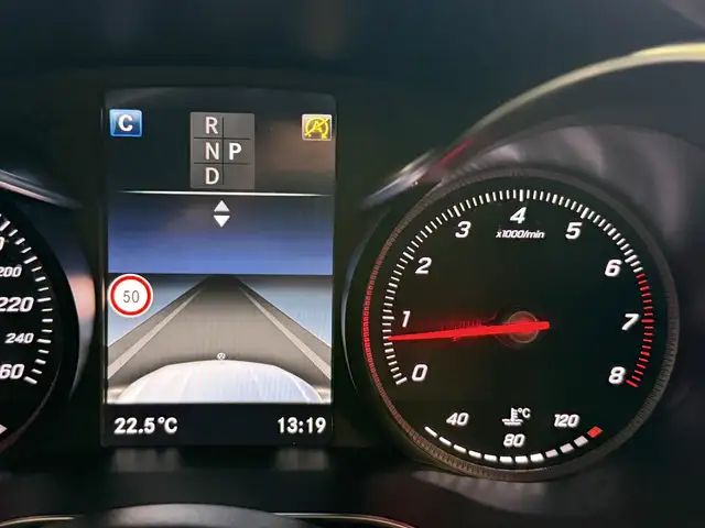 Mercedes-Benz GLC view 29