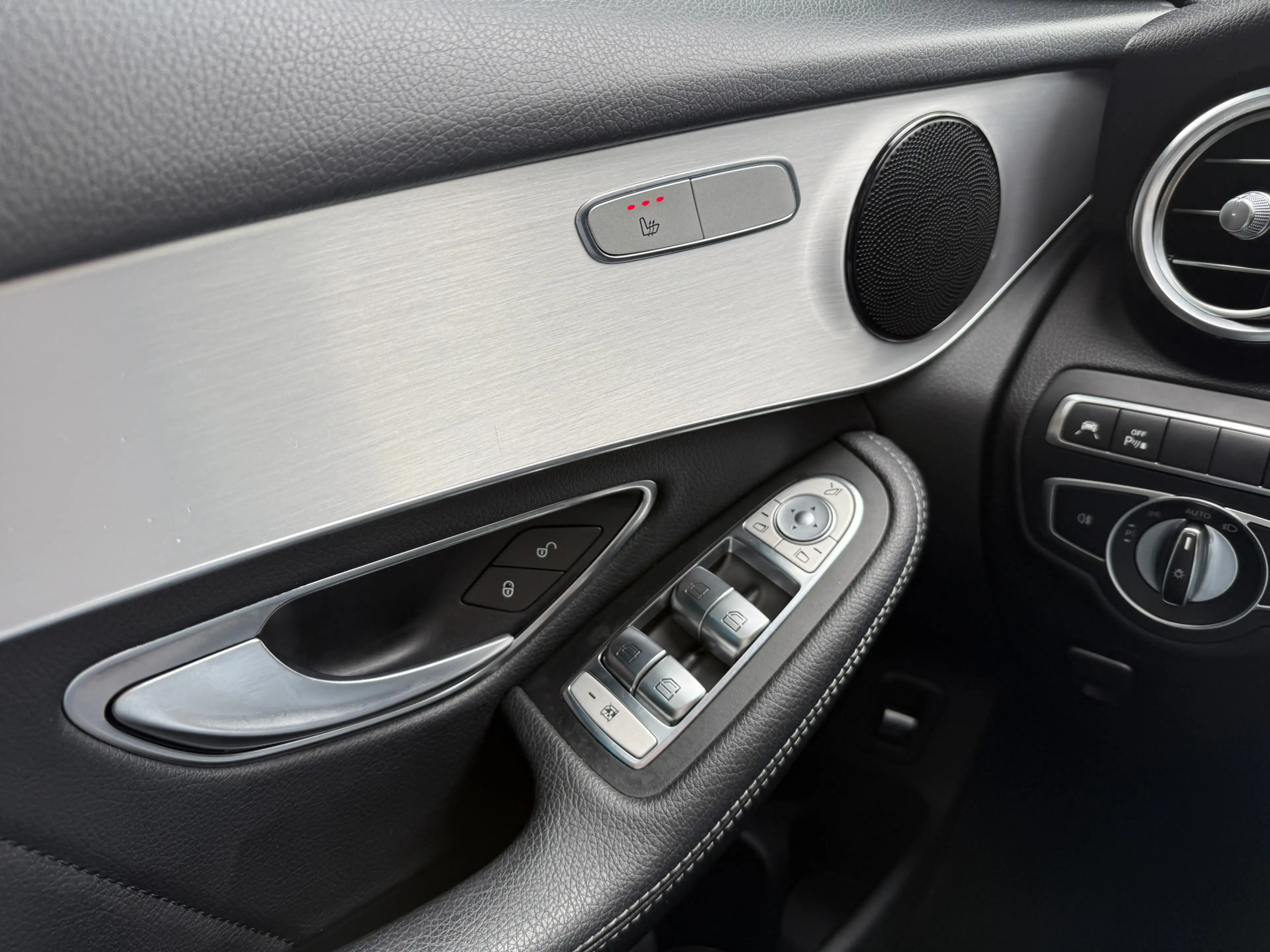 Mercedes-Benz GLC 250 4MATIC AMG Line Premium | Panoramadak | Stoelverwa — photo 17