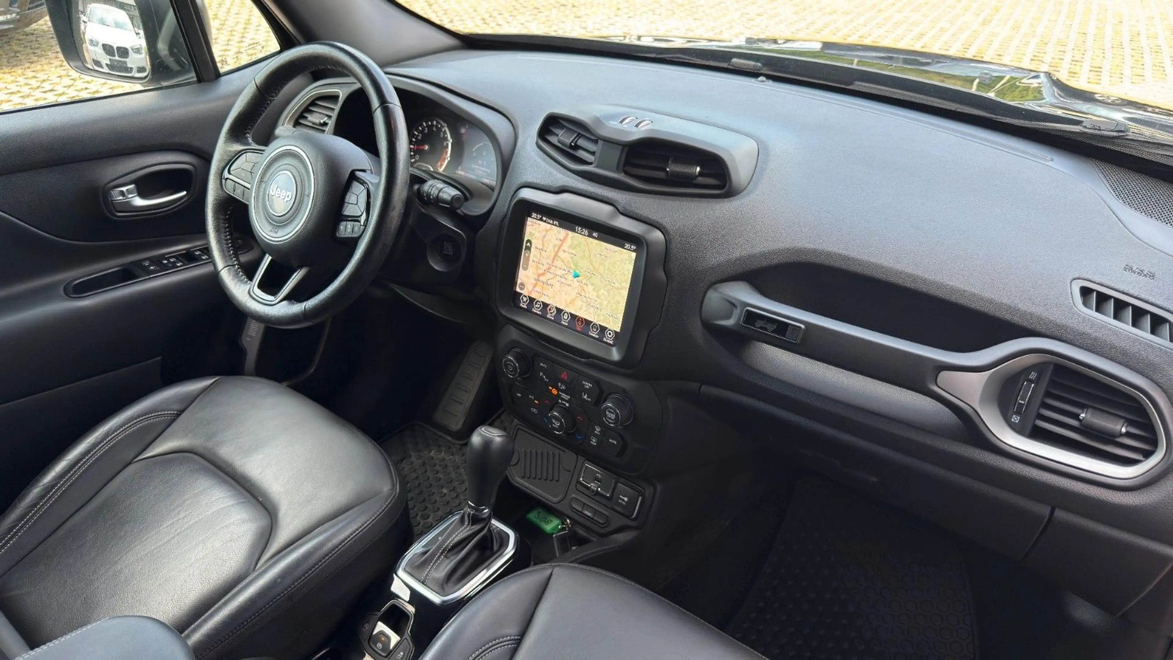 Jeep Renegade Limited FWD LEDER+NAVI+ACC+KeyLess+LED — photo 13