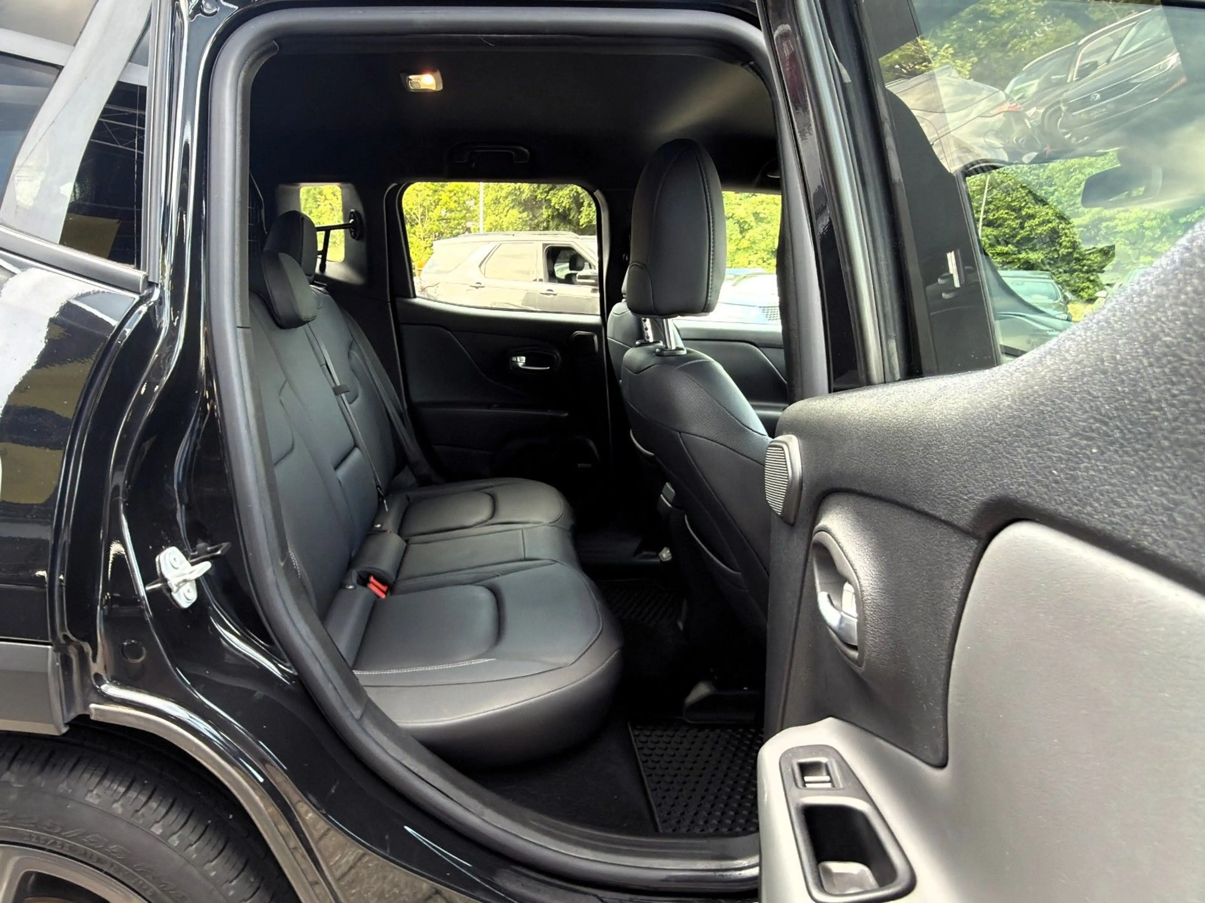 Jeep Renegade Limited FWD LEDER+NAVI+ACC+KeyLess+LED — photo 26