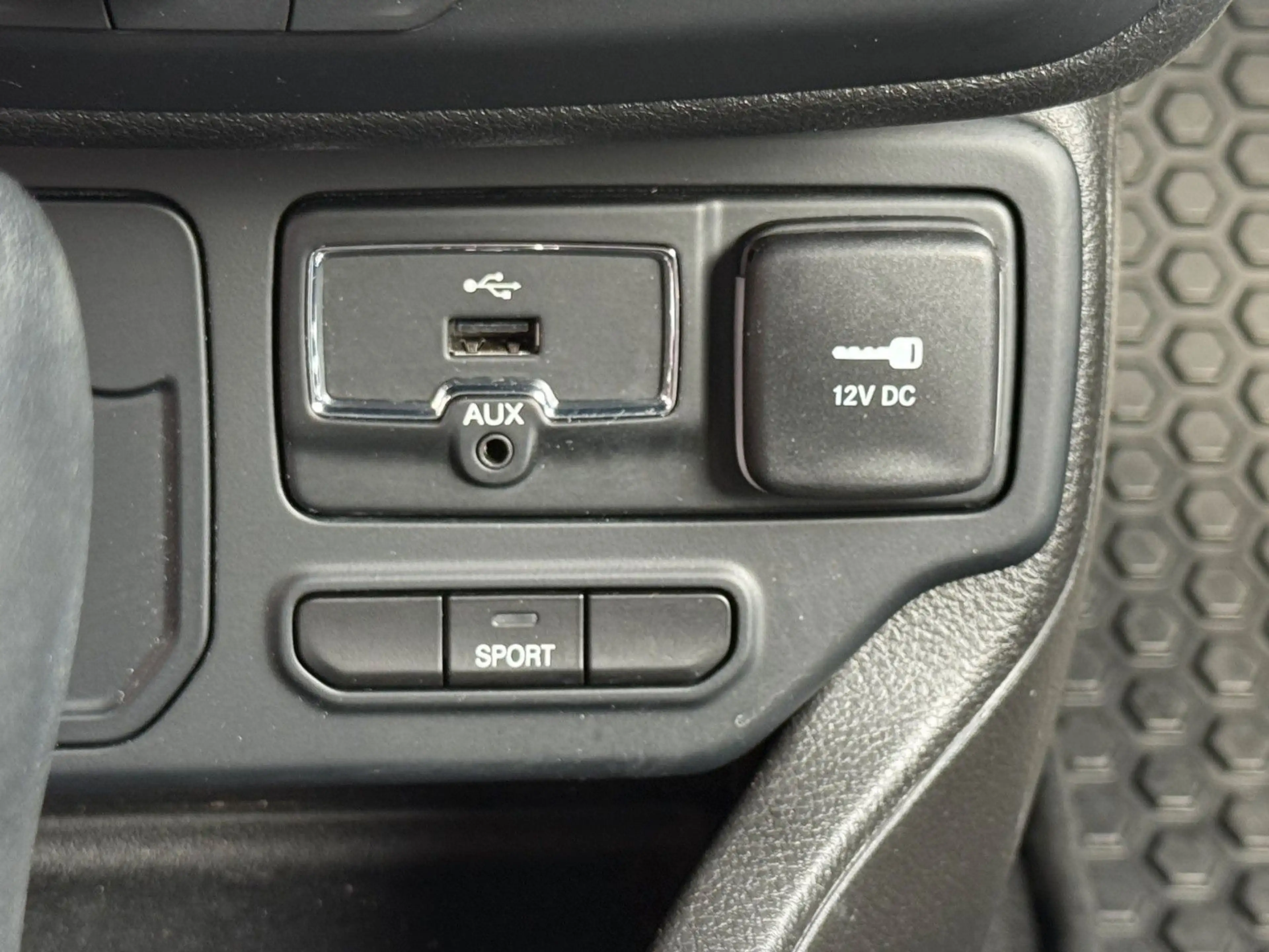 Jeep Renegade Limited FWD LEDER+NAVI+ACC+KeyLess+LED — photo 30