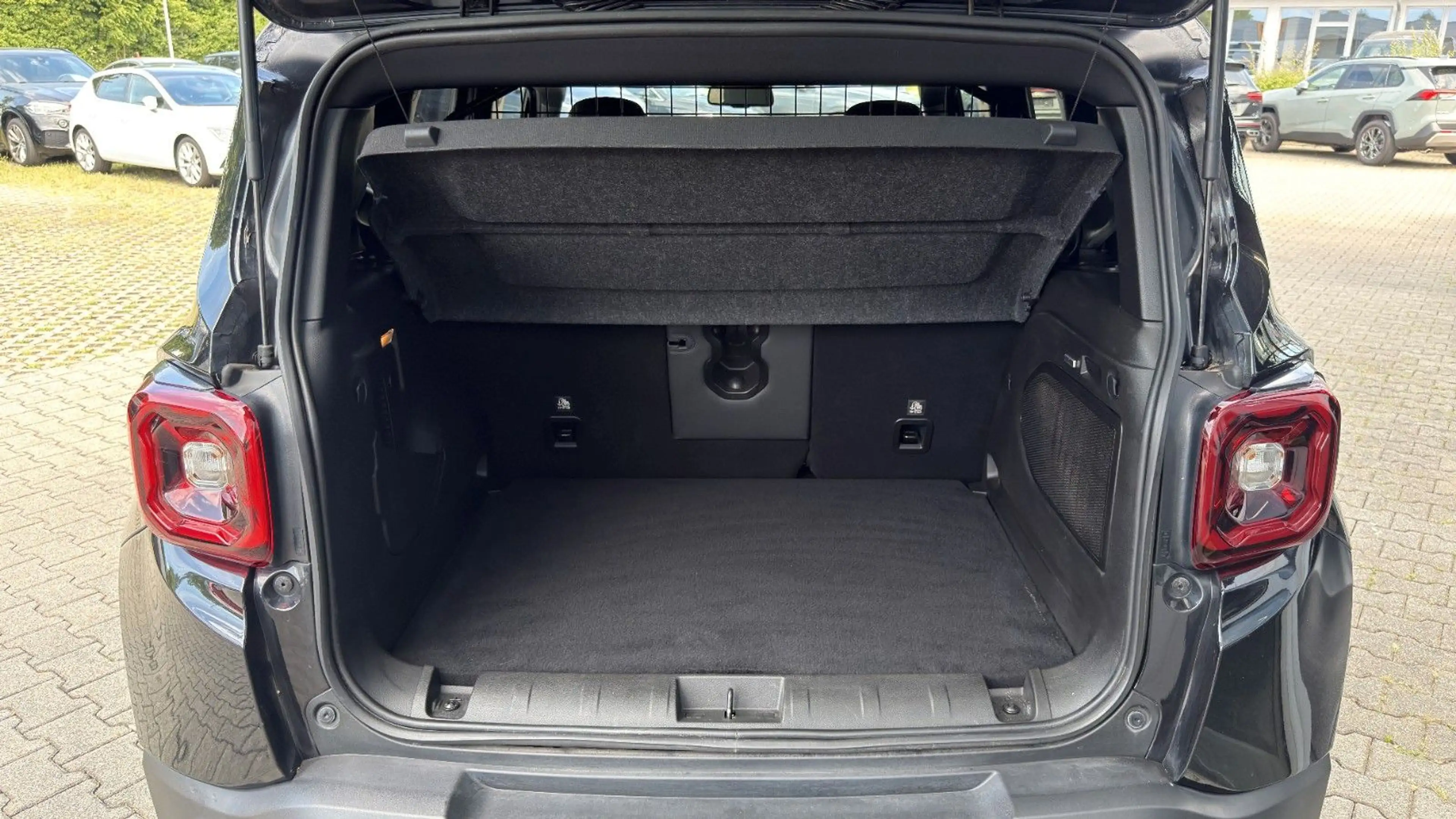 Jeep Renegade Limited FWD LEDER+NAVI+ACC+KeyLess+LED — photo 34