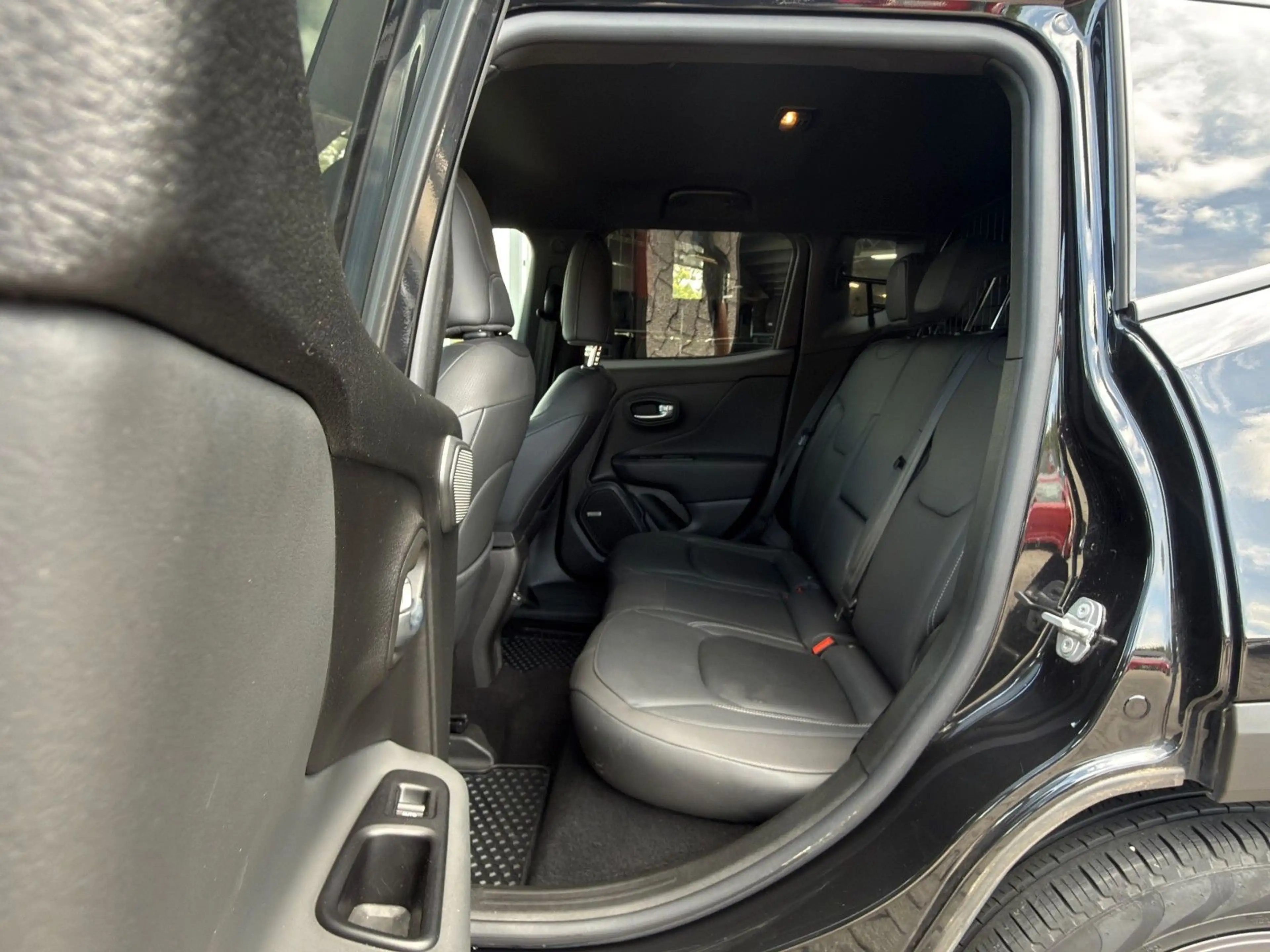Jeep Renegade Limited FWD LEDER+NAVI+ACC+KeyLess+LED — photo 24