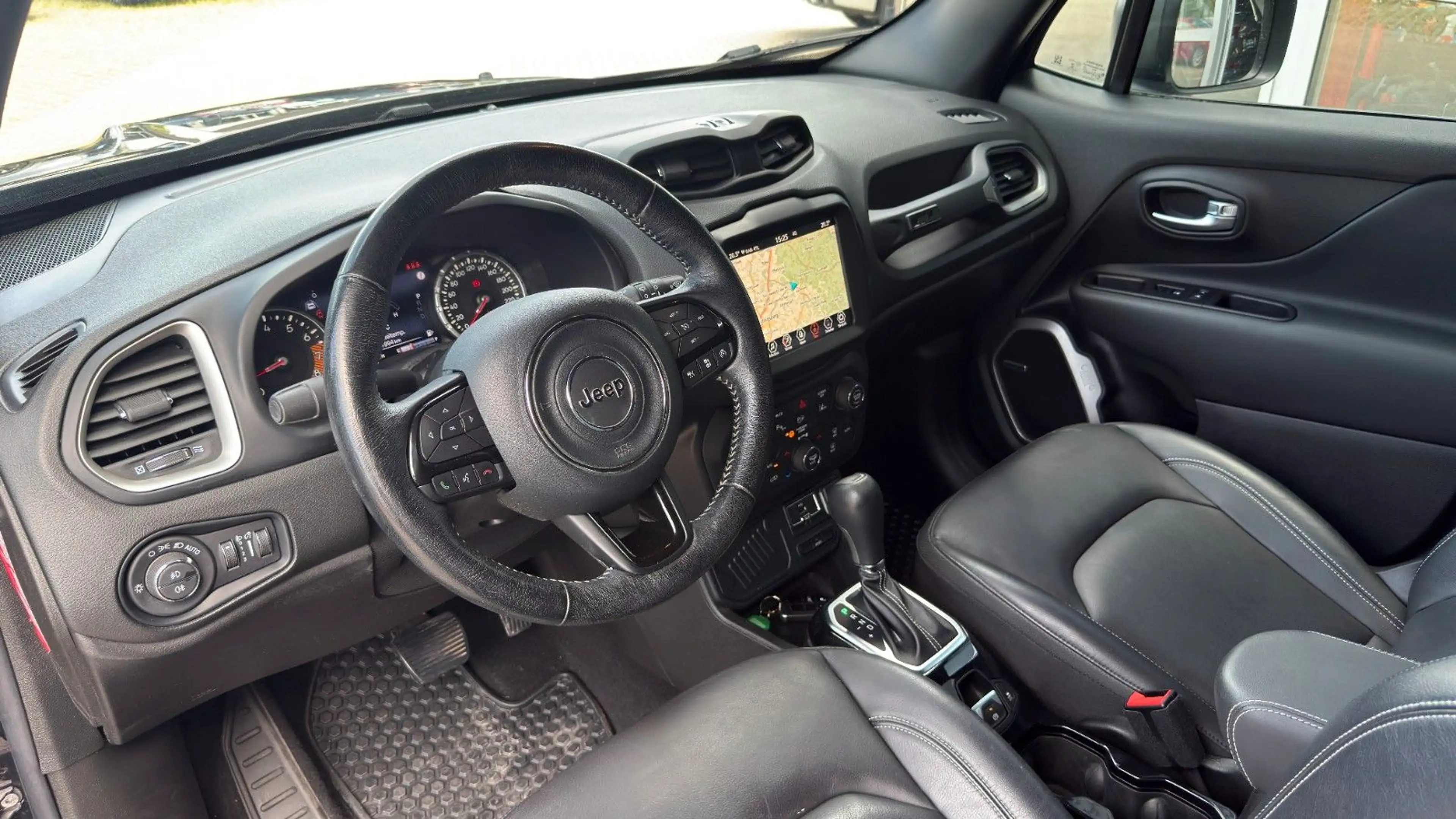 Jeep Renegade Limited FWD LEDER+NAVI+ACC+KeyLess+LED — photo 9